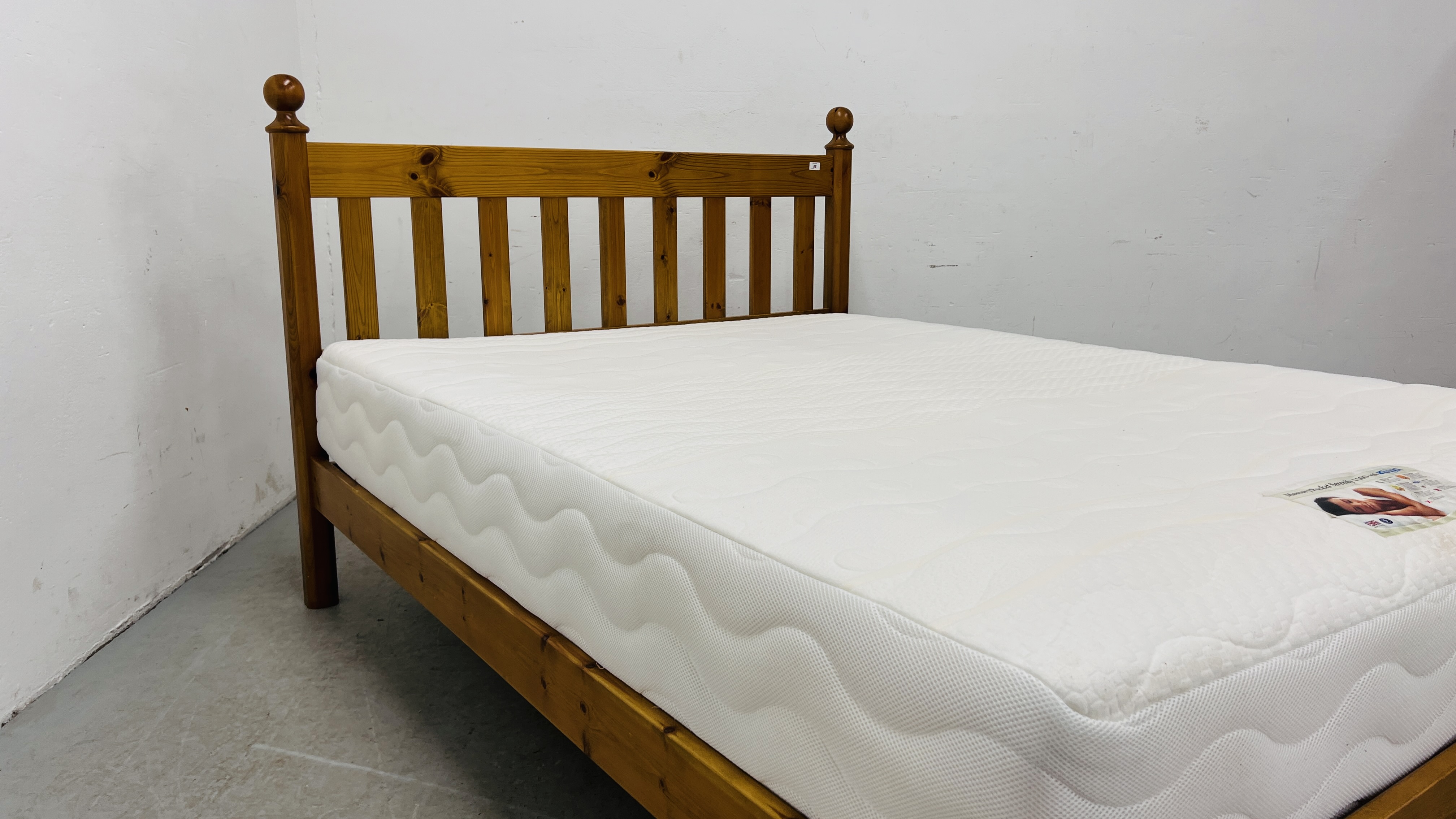 SOLID PINE KING SIZE BEDSTEAD FITTED WITH REYLON MEMORY POCKET 1500 AIRCOOL MATTRESS - Image 4 of 14