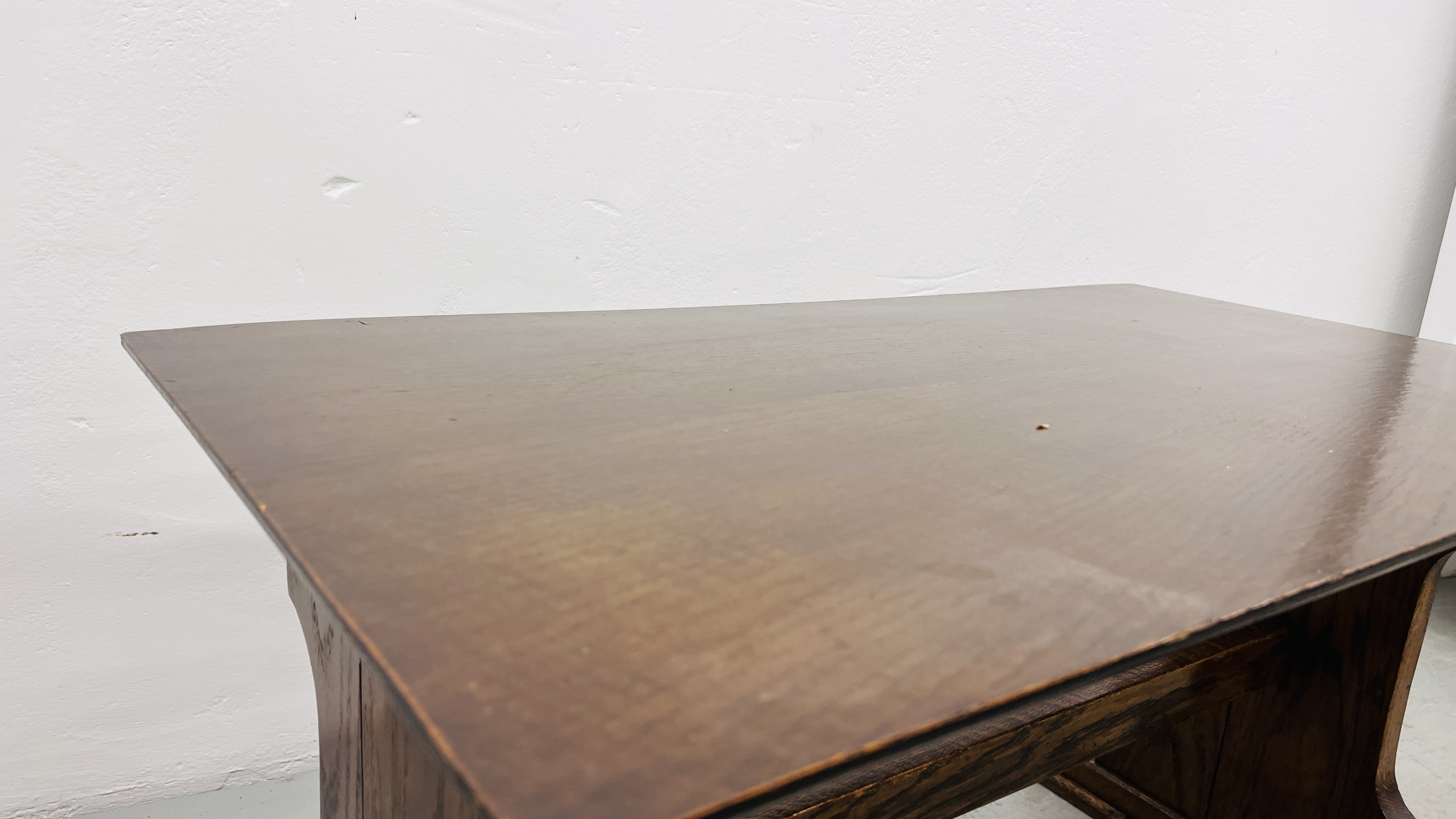 A SOLID OAK REFECTORY STYLE COFFEE TABLE WIDTH 50CM. LENGTH 89CM. HEIGHT 50CM. - Image 5 of 6