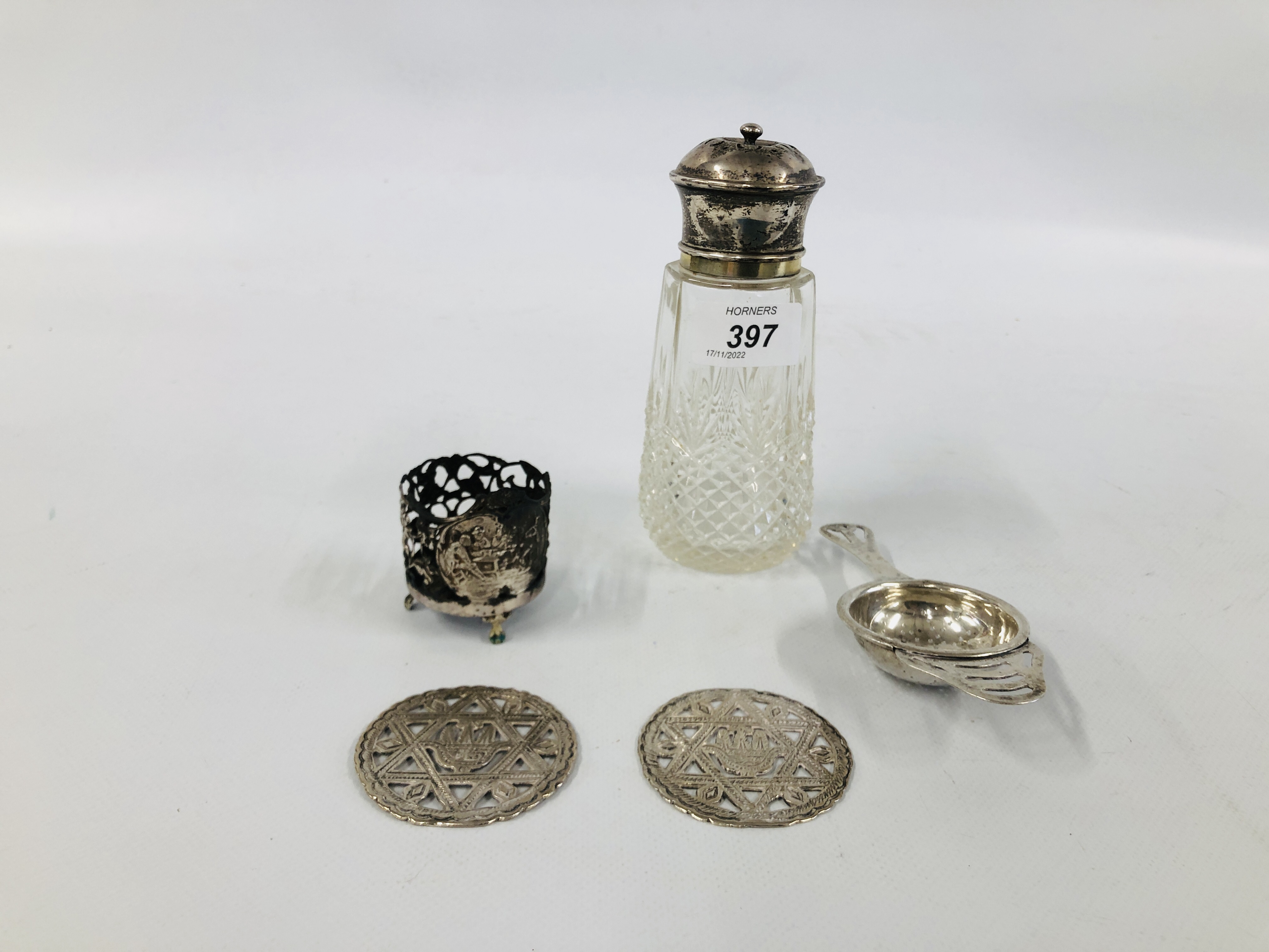 A GROUP OF SILVER TO INCLUDE A TEA STRAINER BIRMINGHAM ASSAY,