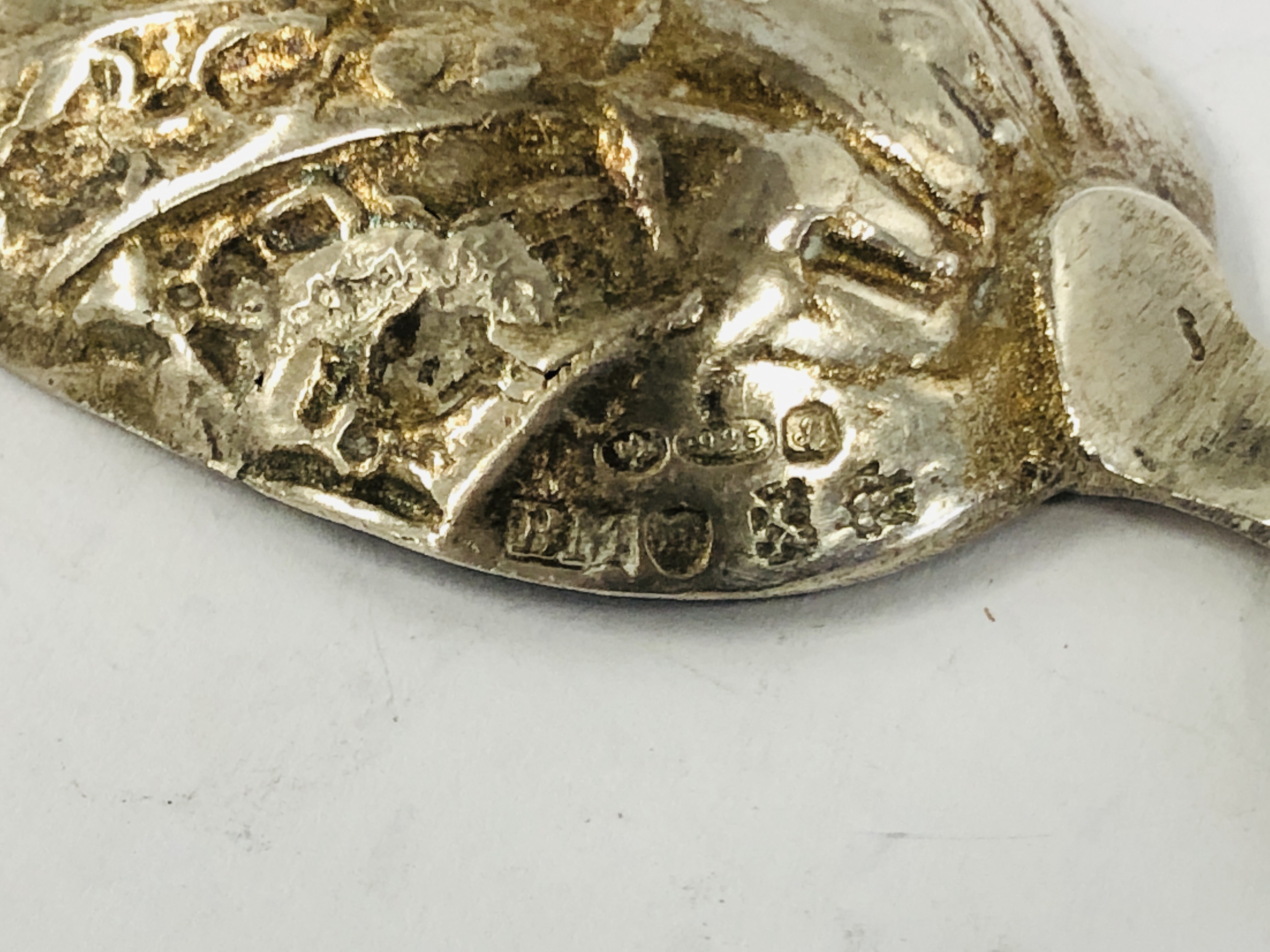 A CONTINENTAL SILVER CADDY SPOON THE HANDLE ENCLOSING A DOG IMPORTED BY BERTHULD MULLER CHESTER - Image 8 of 9