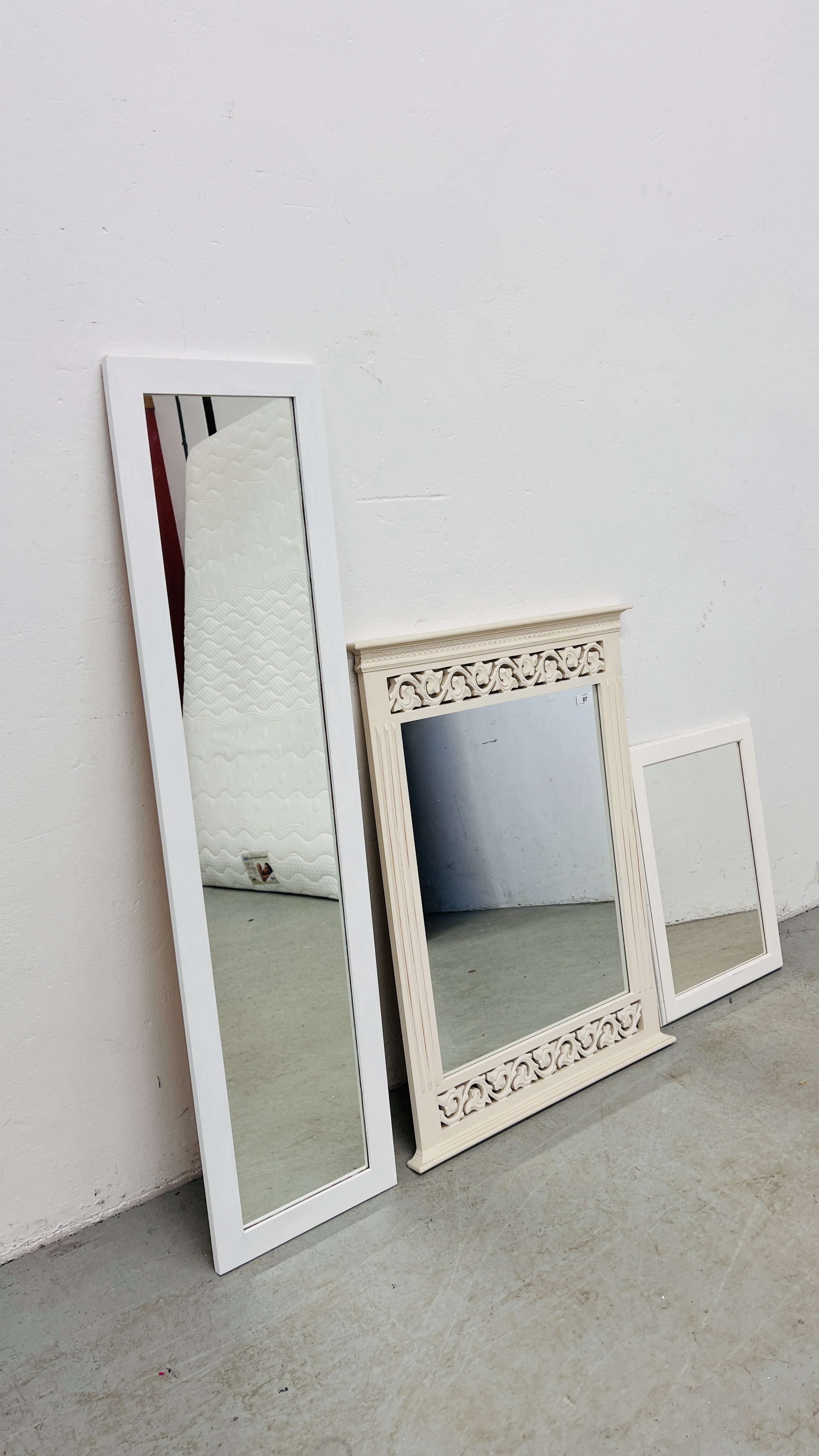 MODERN CREAM FINISH WALL MIRROR WITH DECORATIVE FRETWORK CARVED DETAIL WIDTH 62CM. HEIGHT 84CM.