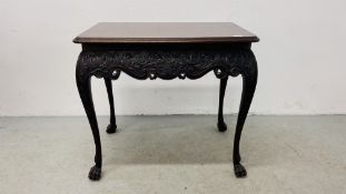 AN ANTIQUE MAHOGANY IRISH SIDE TABLE WITH MOULDED TOP ABOVE DETAILED CARVED DESIGN ON CLAW FEET