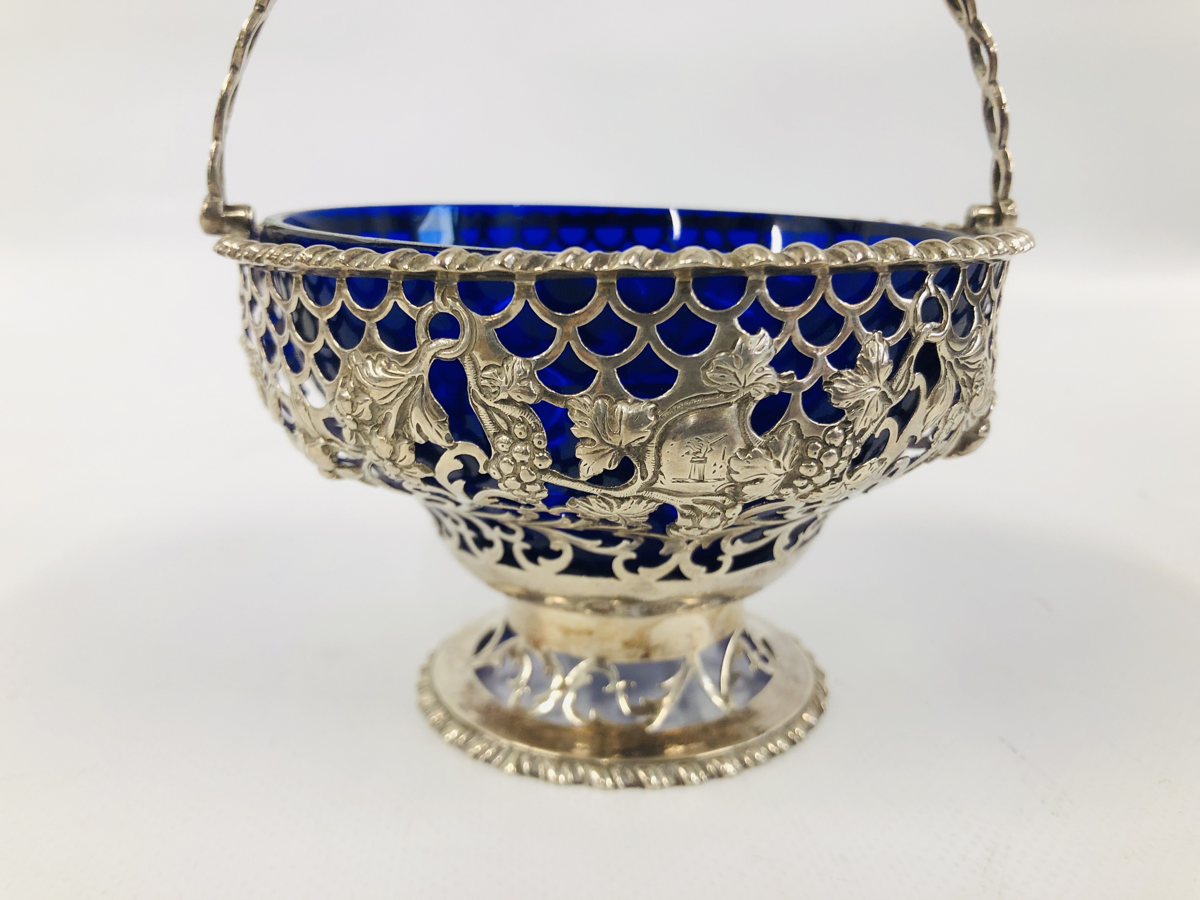 A SILVER SWING HANDLED SUGAR BASIN OF OGEE FORM, - Image 2 of 11