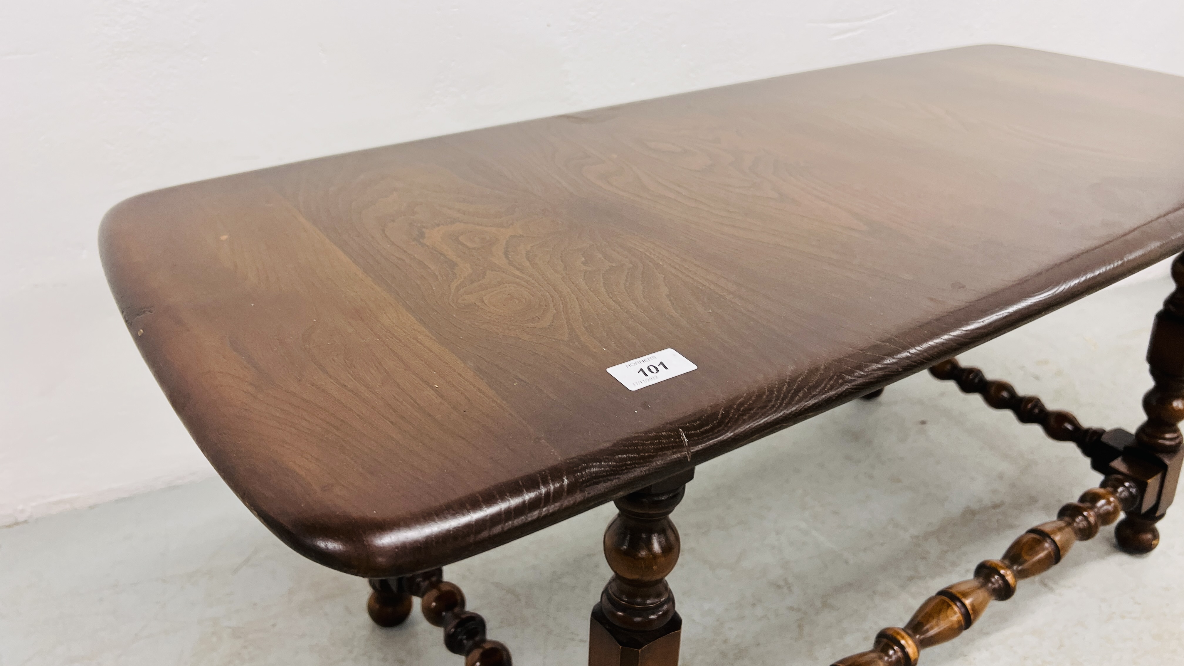 ERCOL RECTANGULAR COFFEE TABLE WITH TURNED SUPPORTS AND STRETCHERS WIDTH 45CM. LENGTH 104CM. - Image 5 of 7