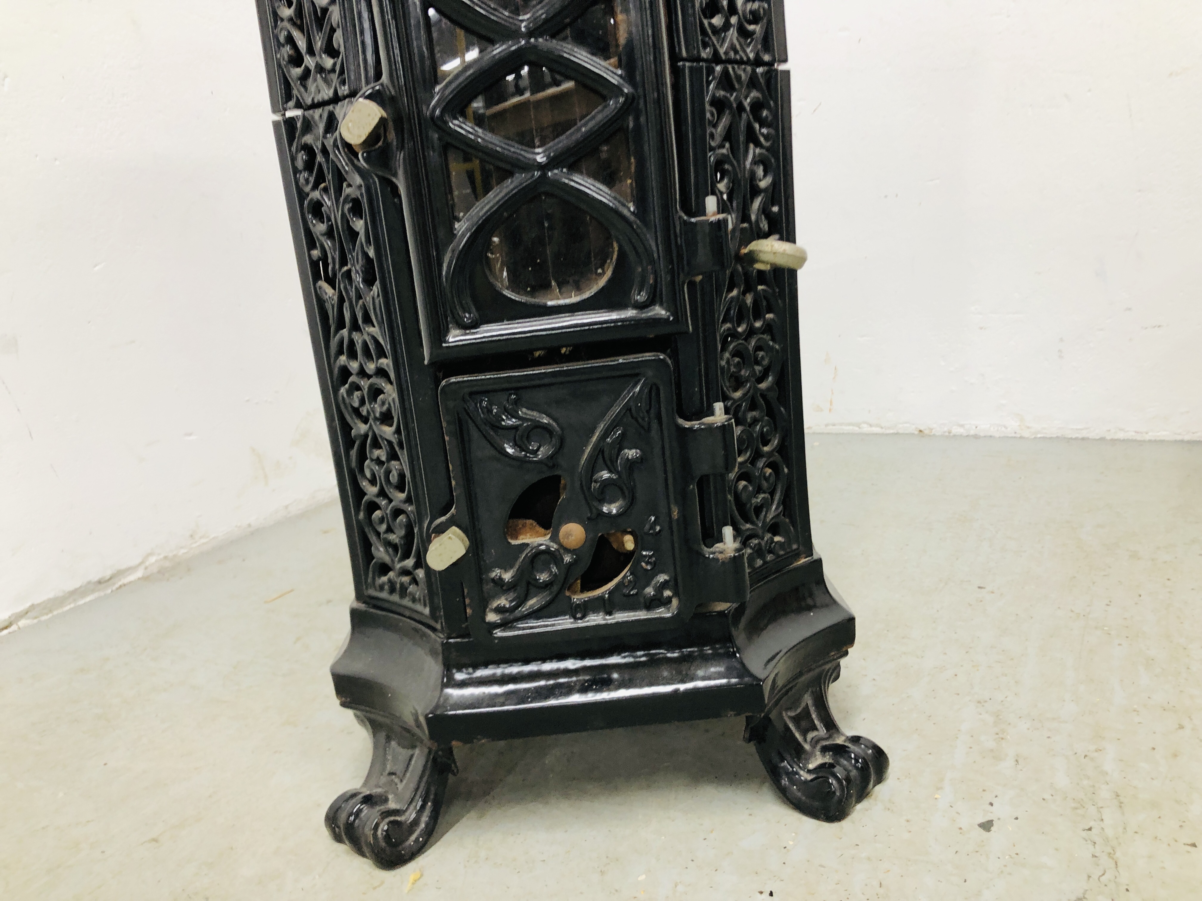 GODIN DECORATIVE CAST SOLID FUEL STOVE (NO BACK CONNECTOR PLATE) HEIGHT 90CM. - Image 4 of 11