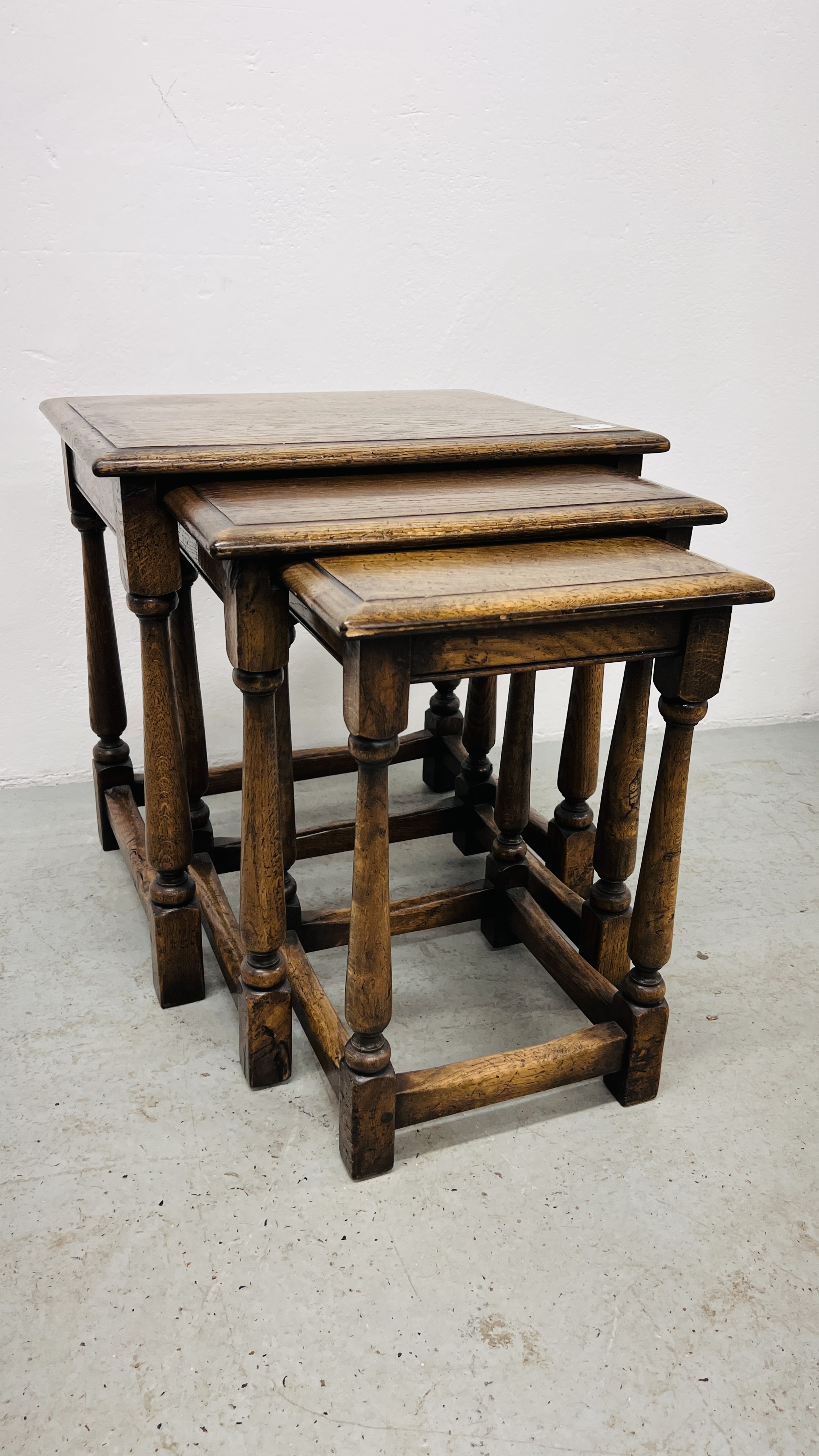 GOOD QUALITY "SIMON SIMPSON" NEST OF THREE OAK TABLES WIDTH 50CM. DEPTH 40CM. HEIGHT 50CM.