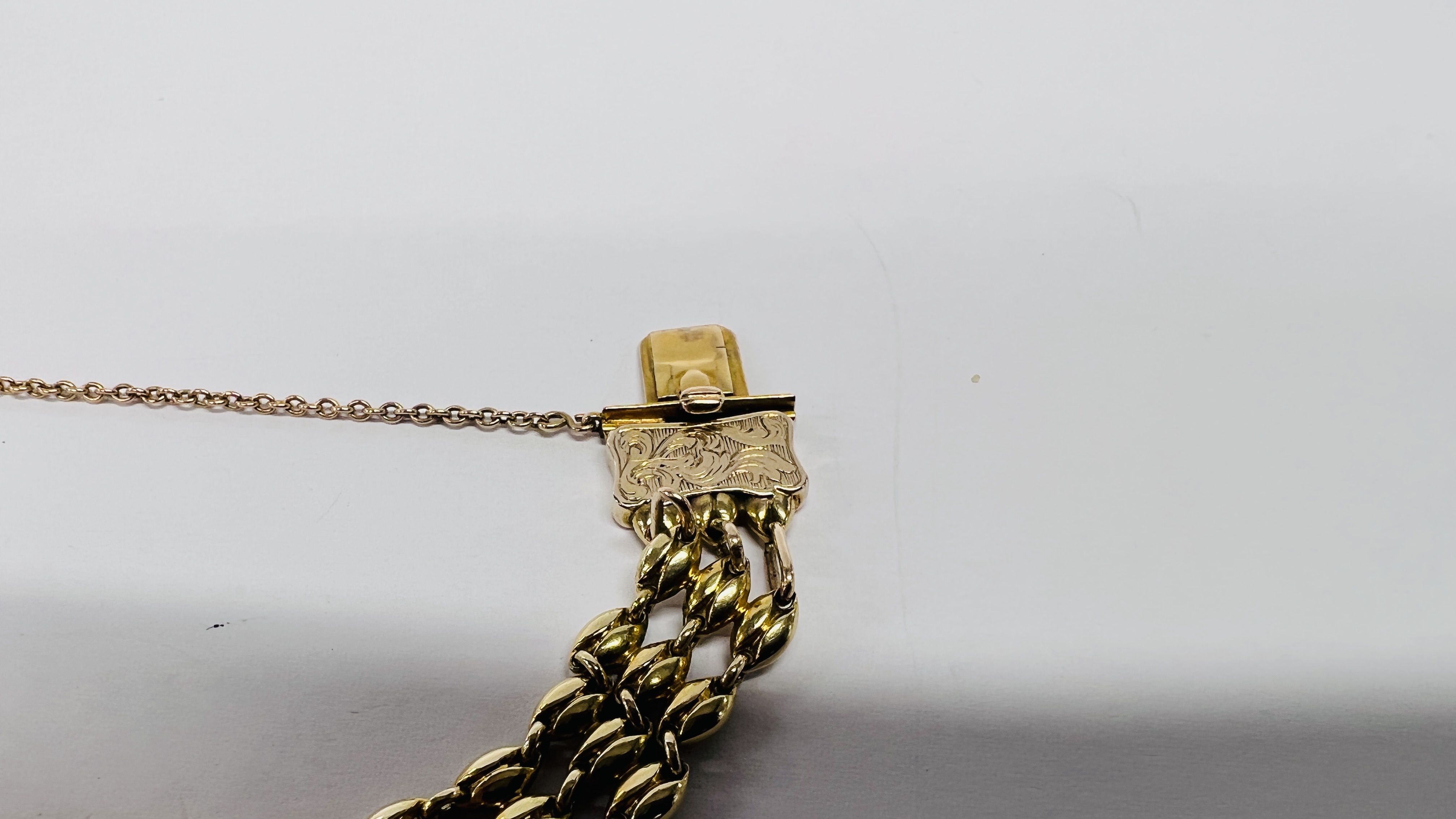 AN EDWARDIAN UNMARKED YELLOW METAL BRACELET, THE RECTANGULAR PANELS SURROUNDED BY SEED PEARLS, - Image 11 of 13