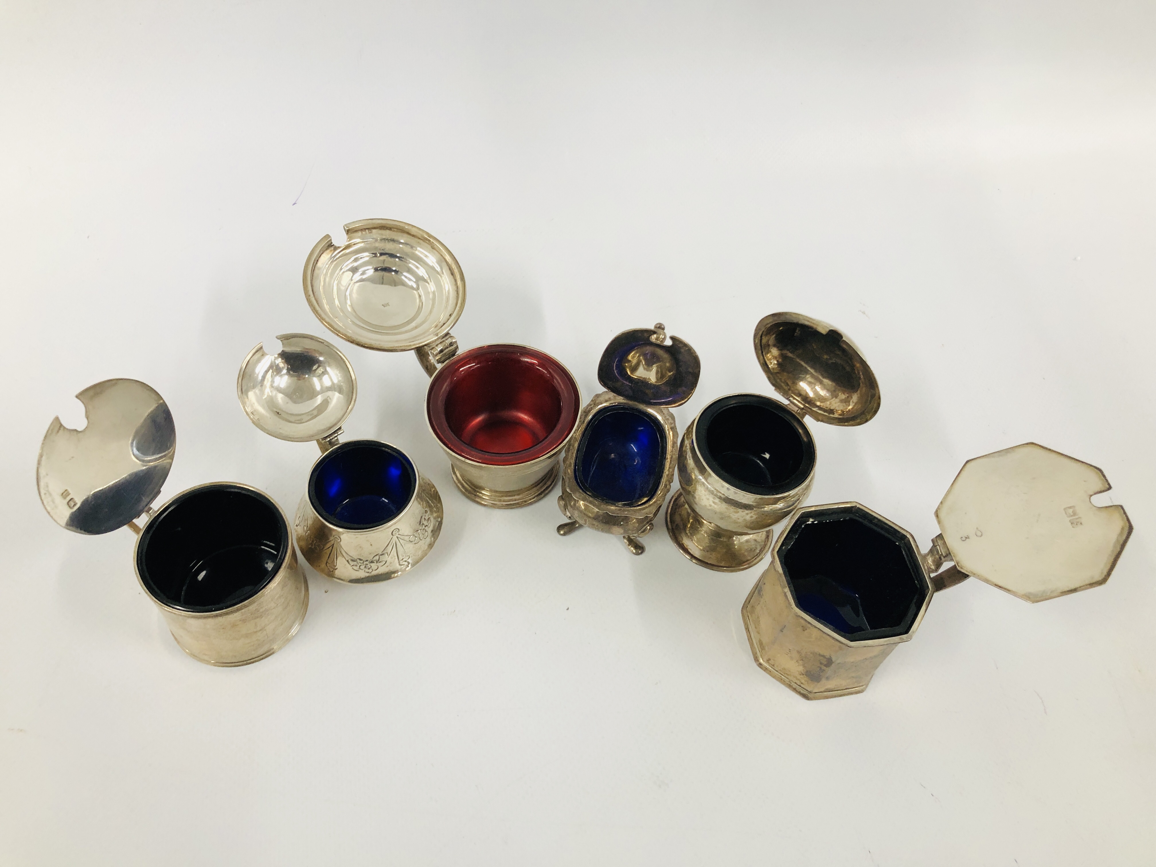 A GROUP OF SIX VARIOUS SILVER MUSTARDS ALL WITH HINGED COVERS AND LINERS VARIOUS ASSAY AND MAKERS - Image 10 of 13