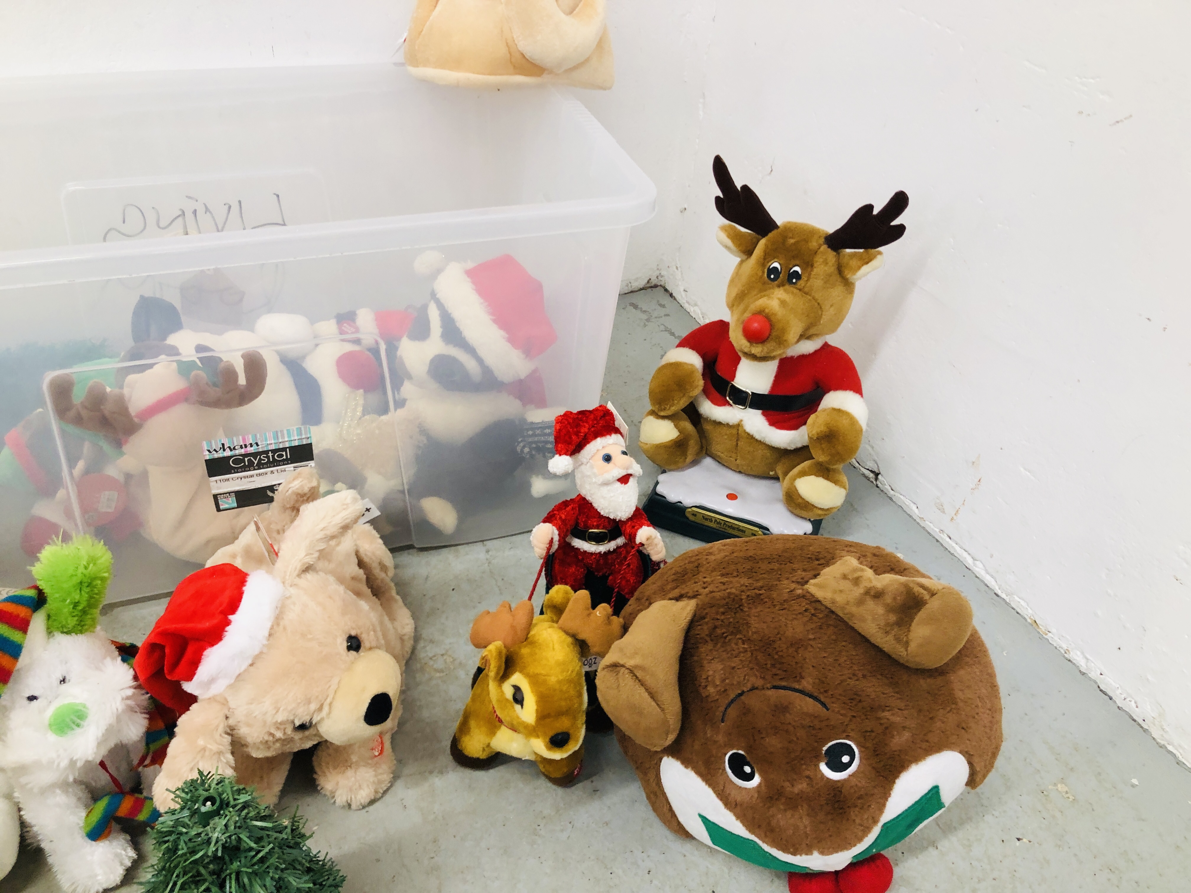 2 LARGE BOXES CONTAINING APPROXIMATELY 30 SOFT CHRISTMAS CHARACTERS, - Image 5 of 8