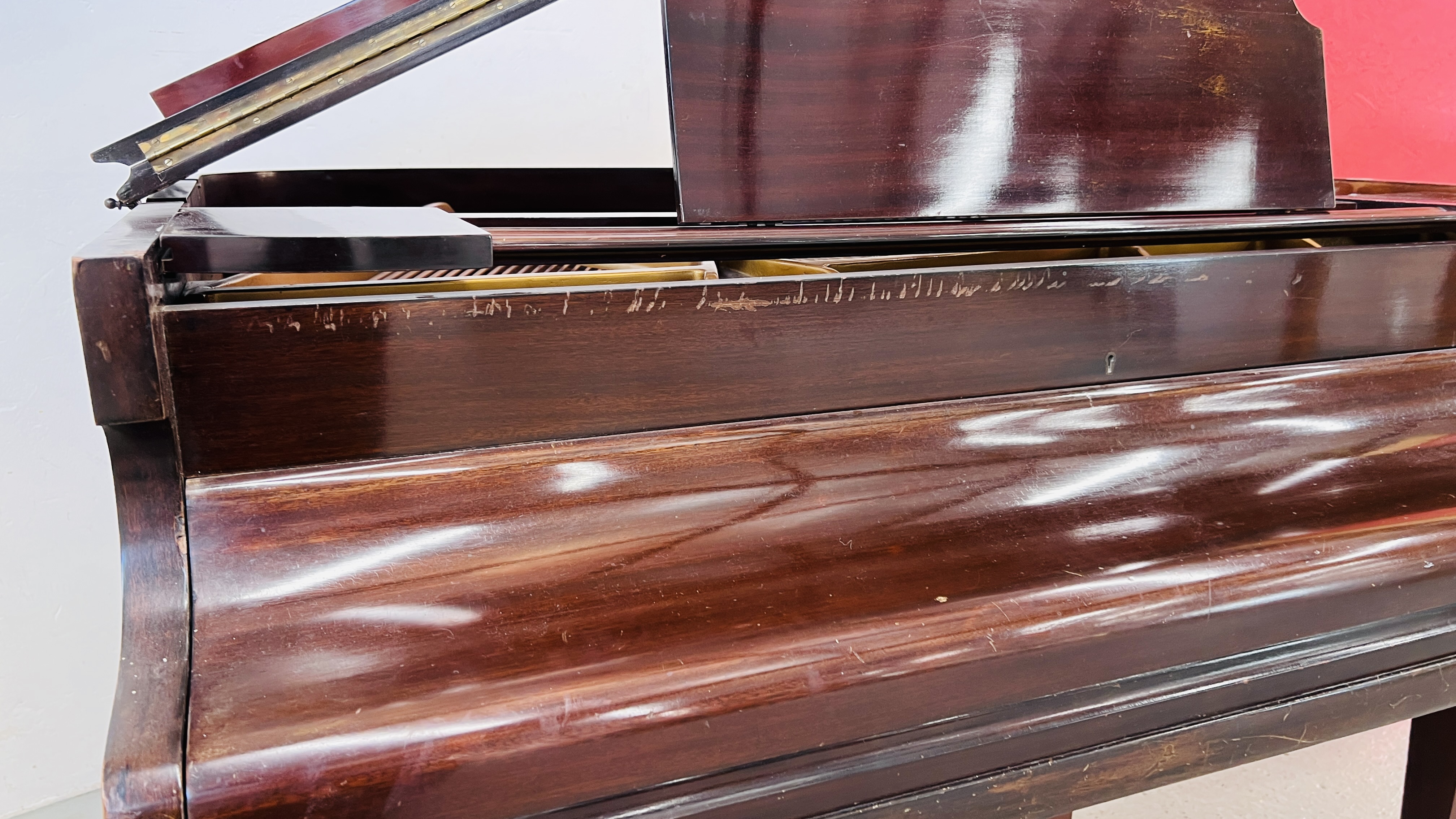A REVAL BABY GRAND PIANO. - Image 16 of 20