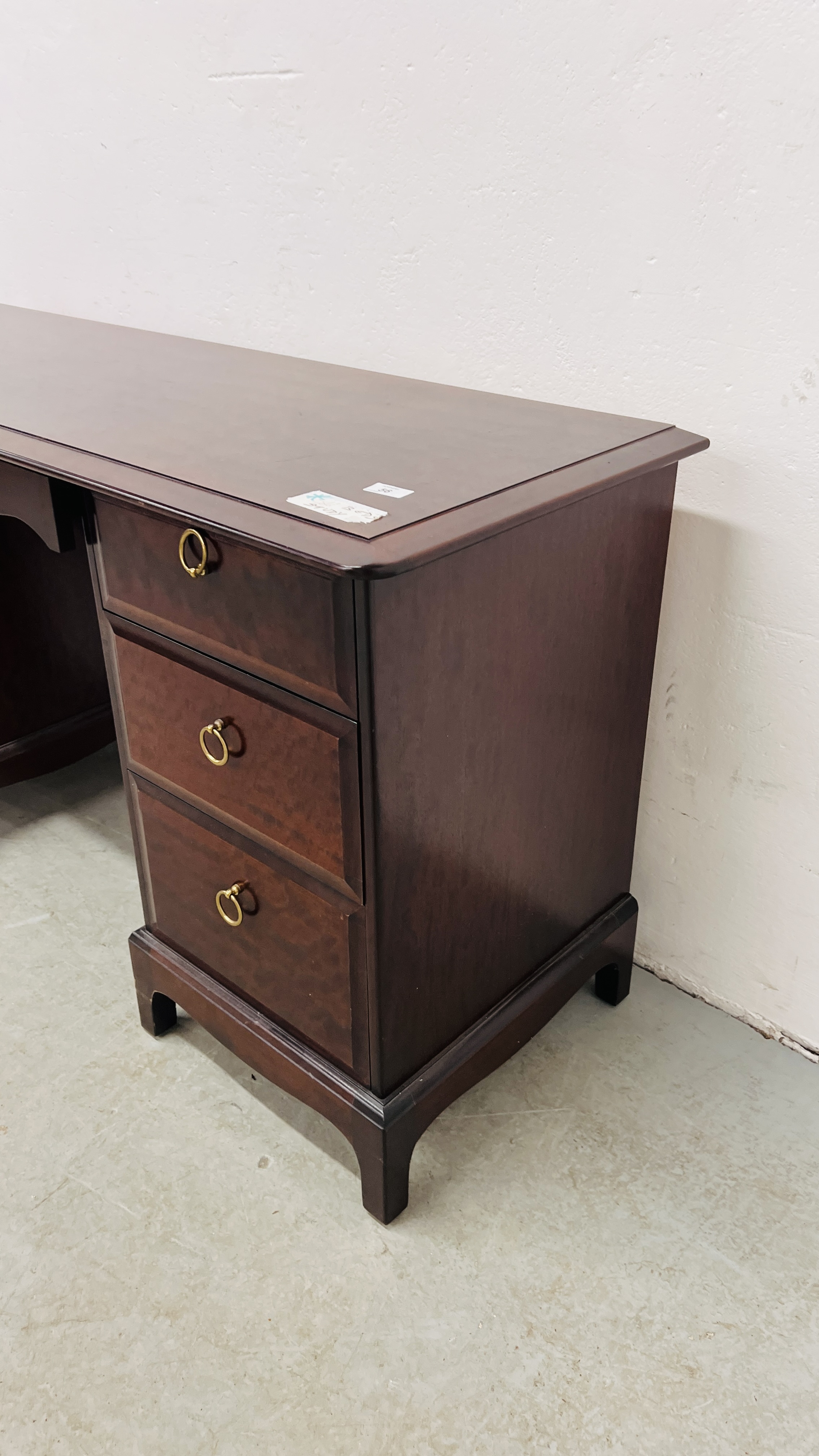 STAG SEVEN DRAWER DRESSING TABLE WIDTH 135CM. DEPTH 46CM. HEIGHT 71CM. - Image 5 of 9