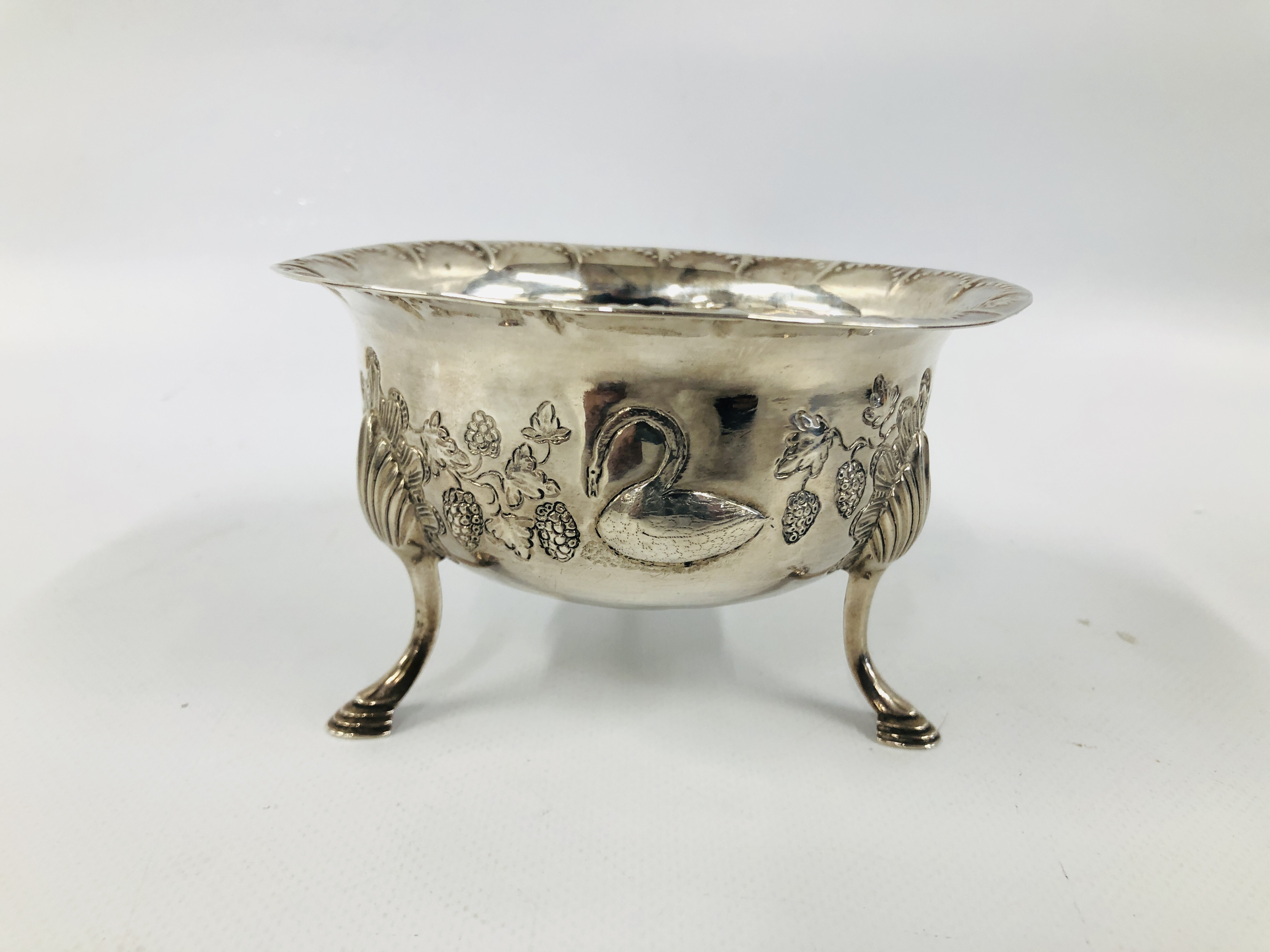 A SILVER CIRCULAR SUGAR DISH DECORATED WITH BIRDS,