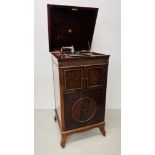 AN EARLY C20TH MAHOGANY CASED GRAMOPHONE, W 53CM, D 50CM, H 110CM.