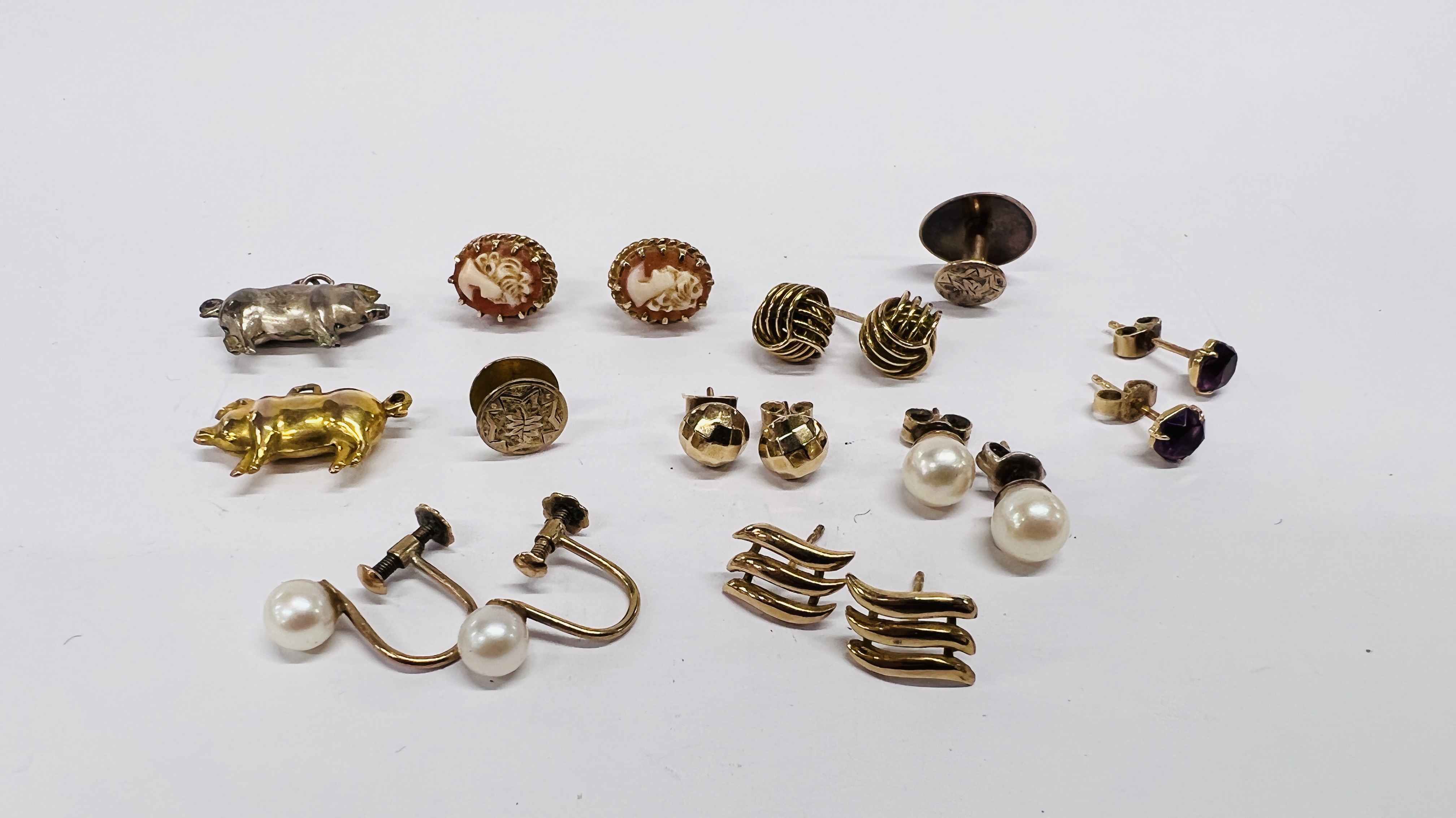 A GROUP OF FIVE PAIRS OF YELLOW METAL STUD EARRINGS TO INCLUDE PEARL AND CAMEO EXAMPLES,