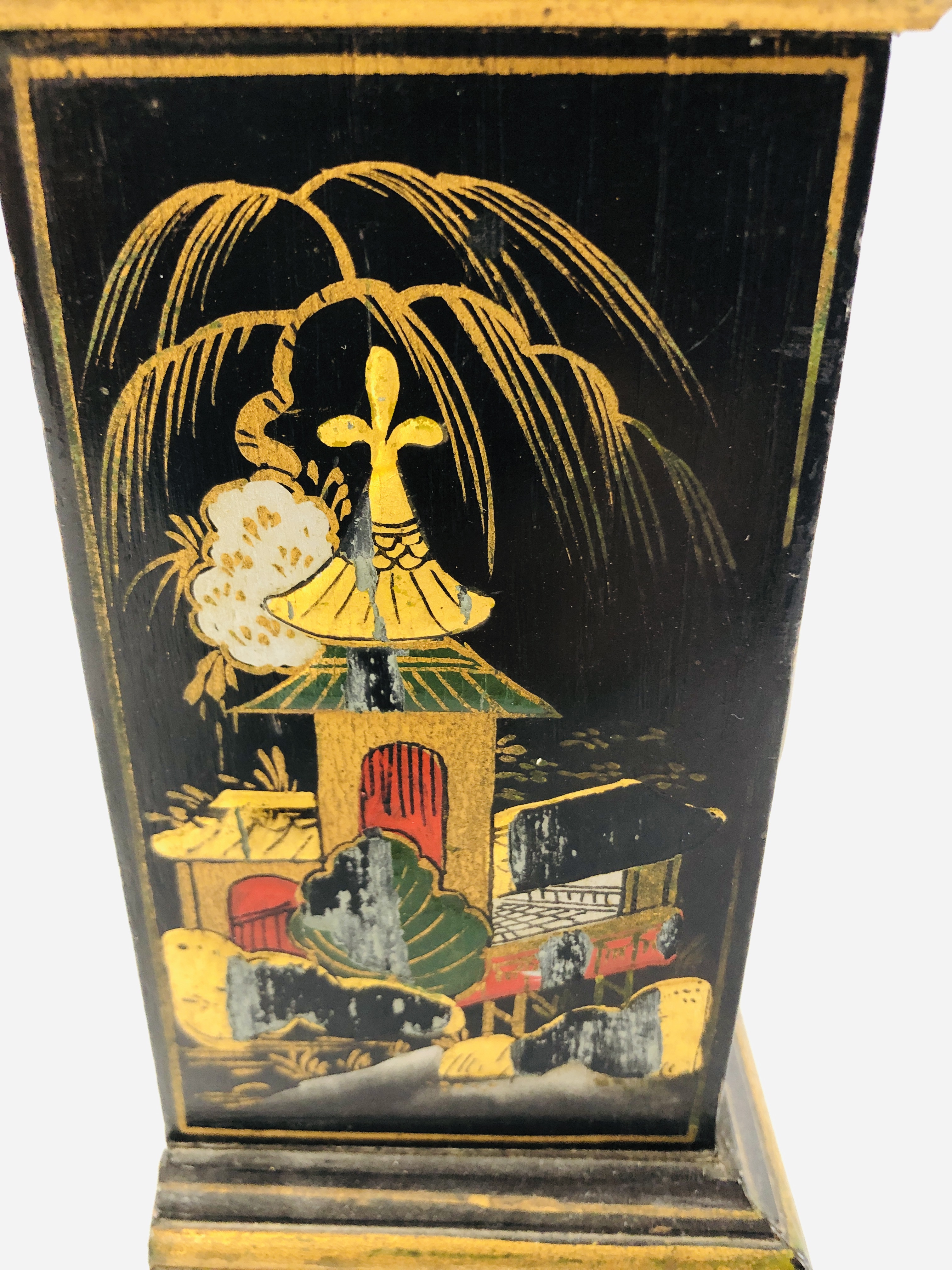 AN EARLY C.20TH ORIENTAL BLACK LACQUERED MANTEL CLOCK HEIGHT 19.5CM. - Image 13 of 13