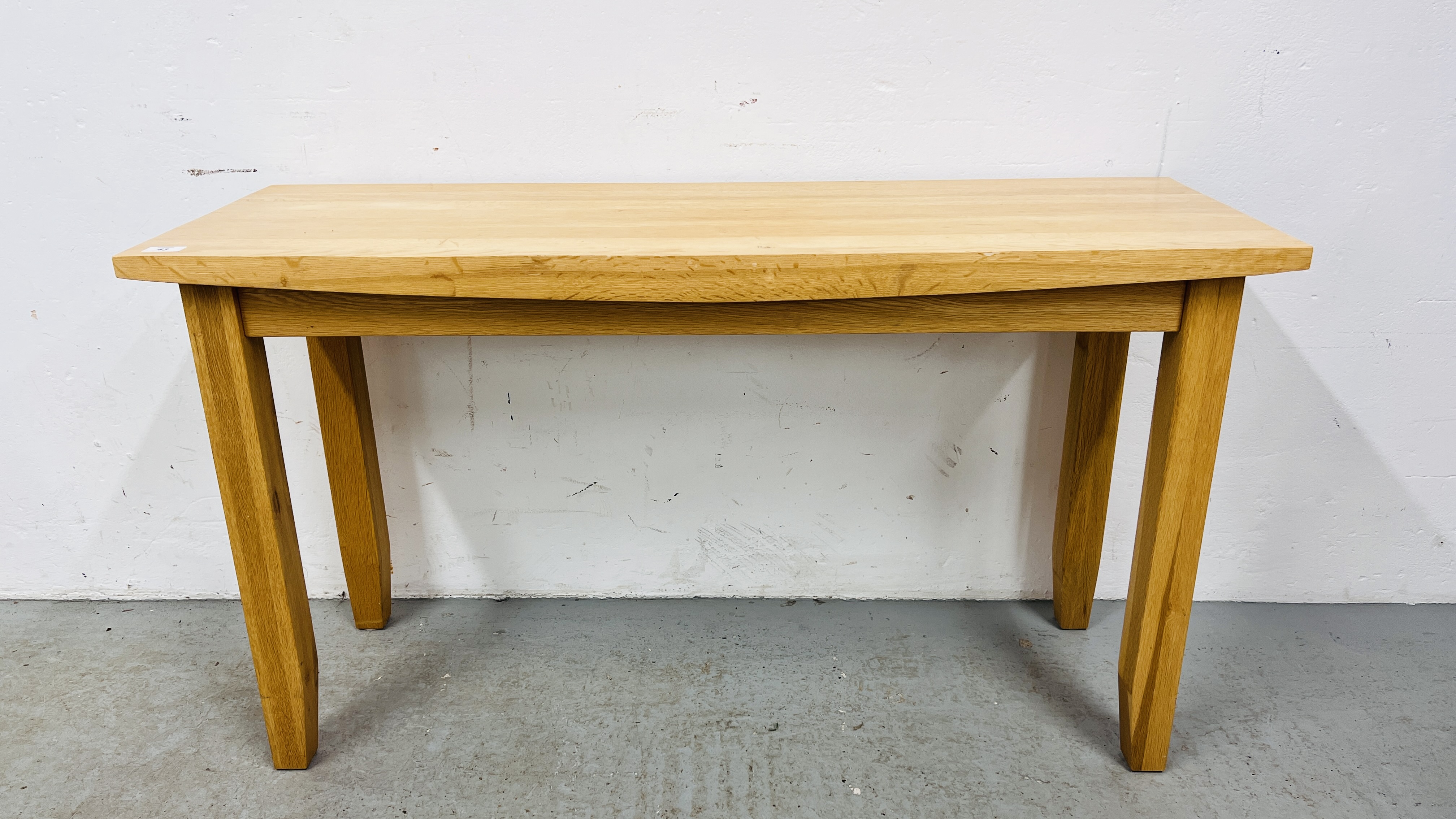 A SOLID LIGHT OAK SIDE TABLE WIDTH 120CM. DEPTH 40CM. HEIGHT 66CM.