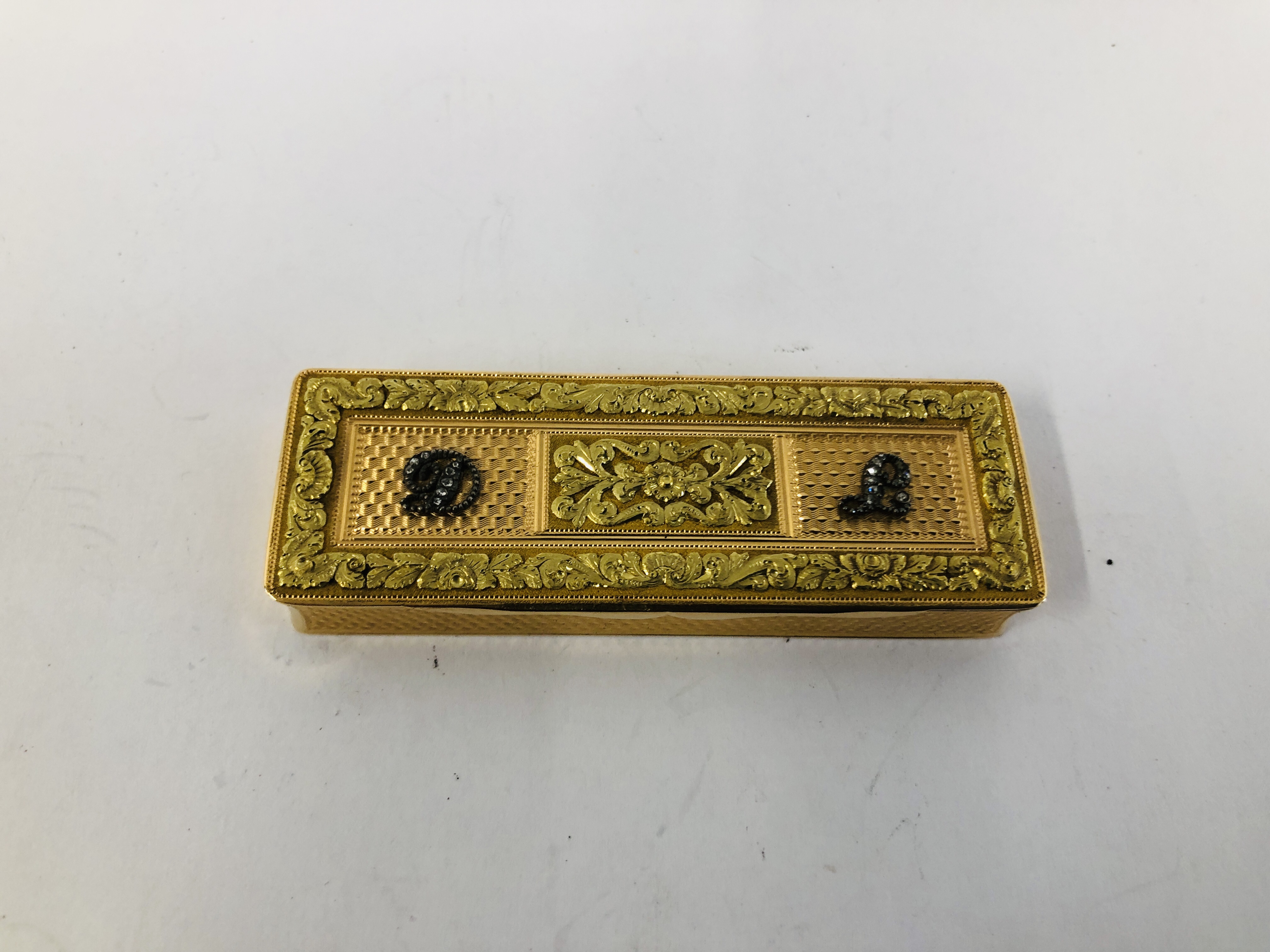 CONTINENTAL SILVER GILT RECTANGULAR BOX WITH APPLIED LEAF DECORATION MONOGRAM D.L. - Image 3 of 8