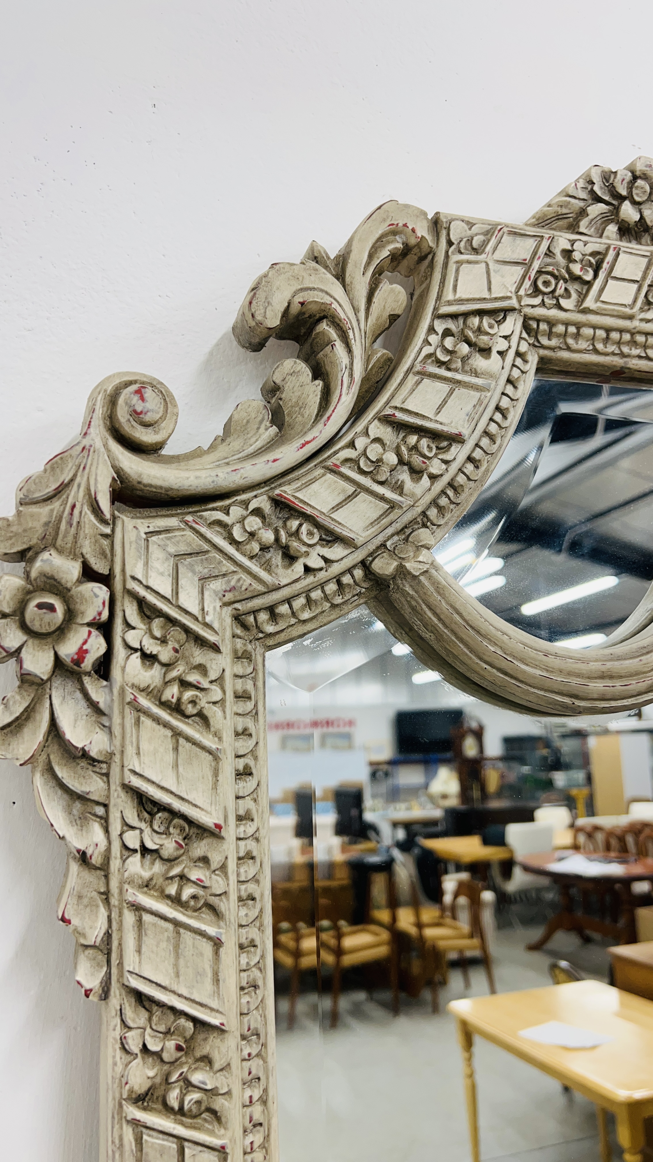 A CONTINENTAL MARBLE TOP HALF MOON SIDE TABLE ON ORNATE CARVED BASE AND SHELF BELOW WITH MIRRORED - Image 9 of 10