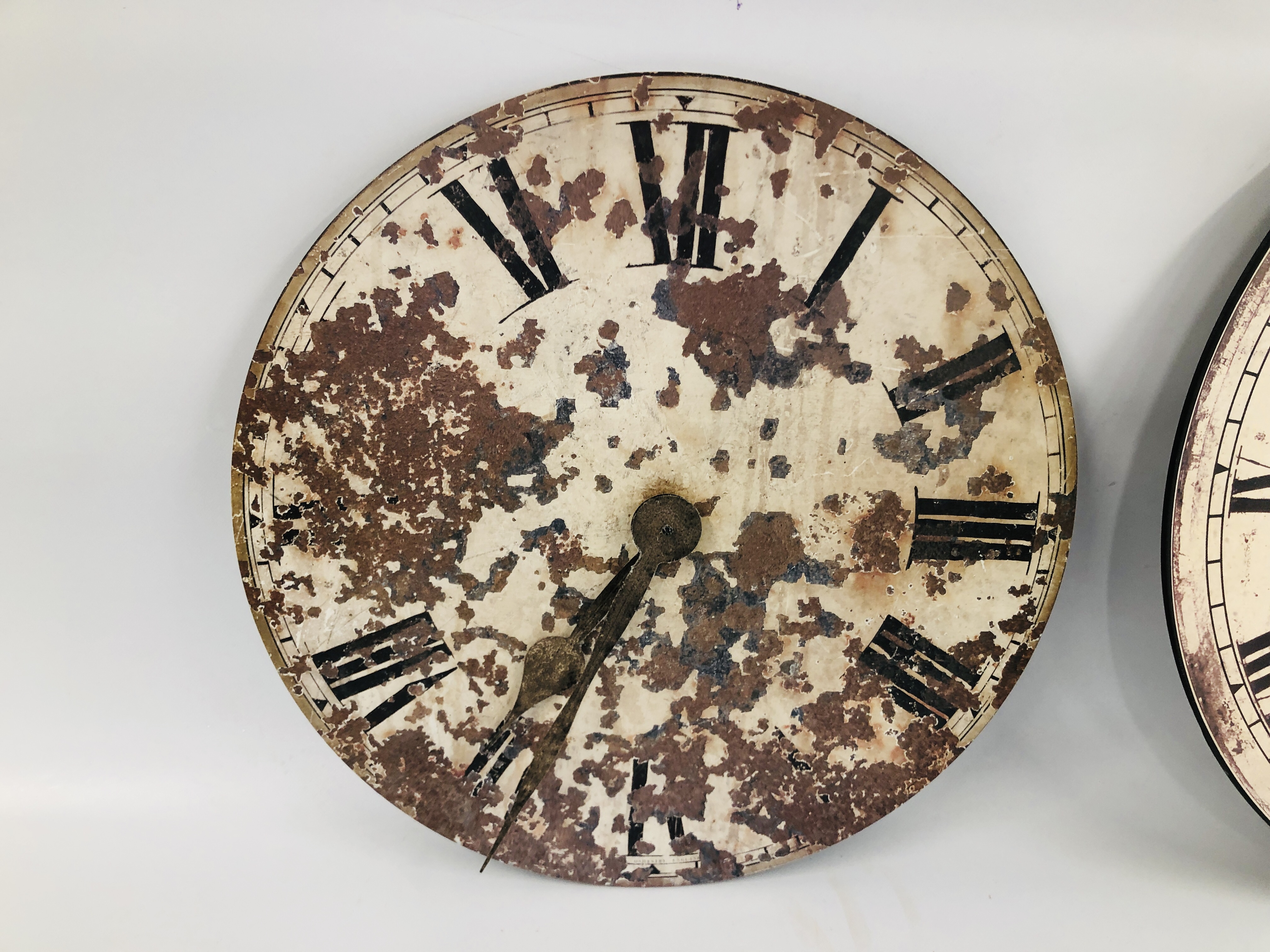 TWO REPRODUCTION WALL CLOCKS WITH QUARTZ MOVEMENTS ONE MARKED "CAFE DES MARGUERITES" DIAMETER 59CM. - Image 4 of 5