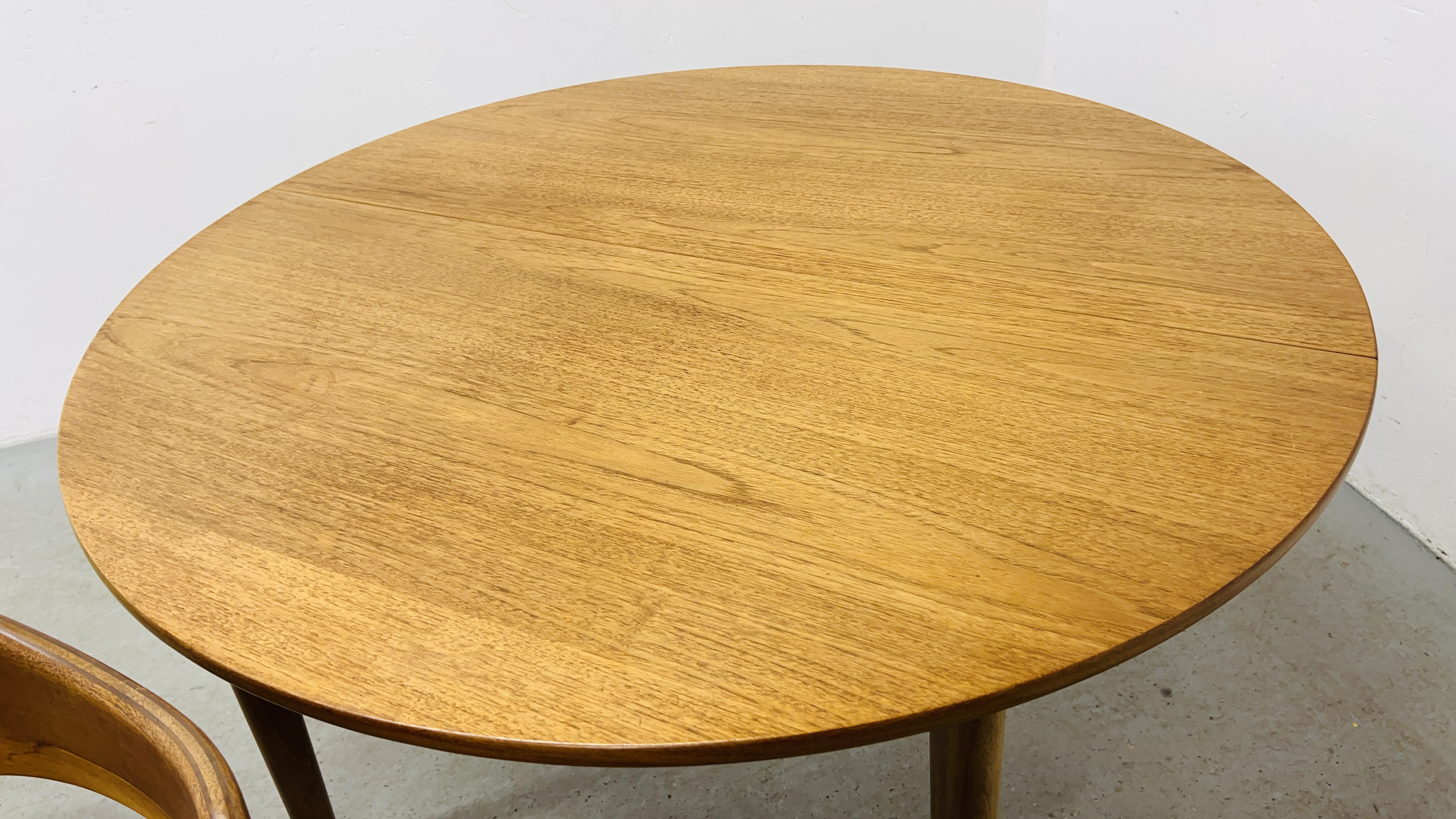 DANISH MID-CENTURY TEAK EXTENDING CIRCULAR DINING TABLE (2 LEAVES) ALONG WITH A SET OF SIX DANISH - Image 16 of 23