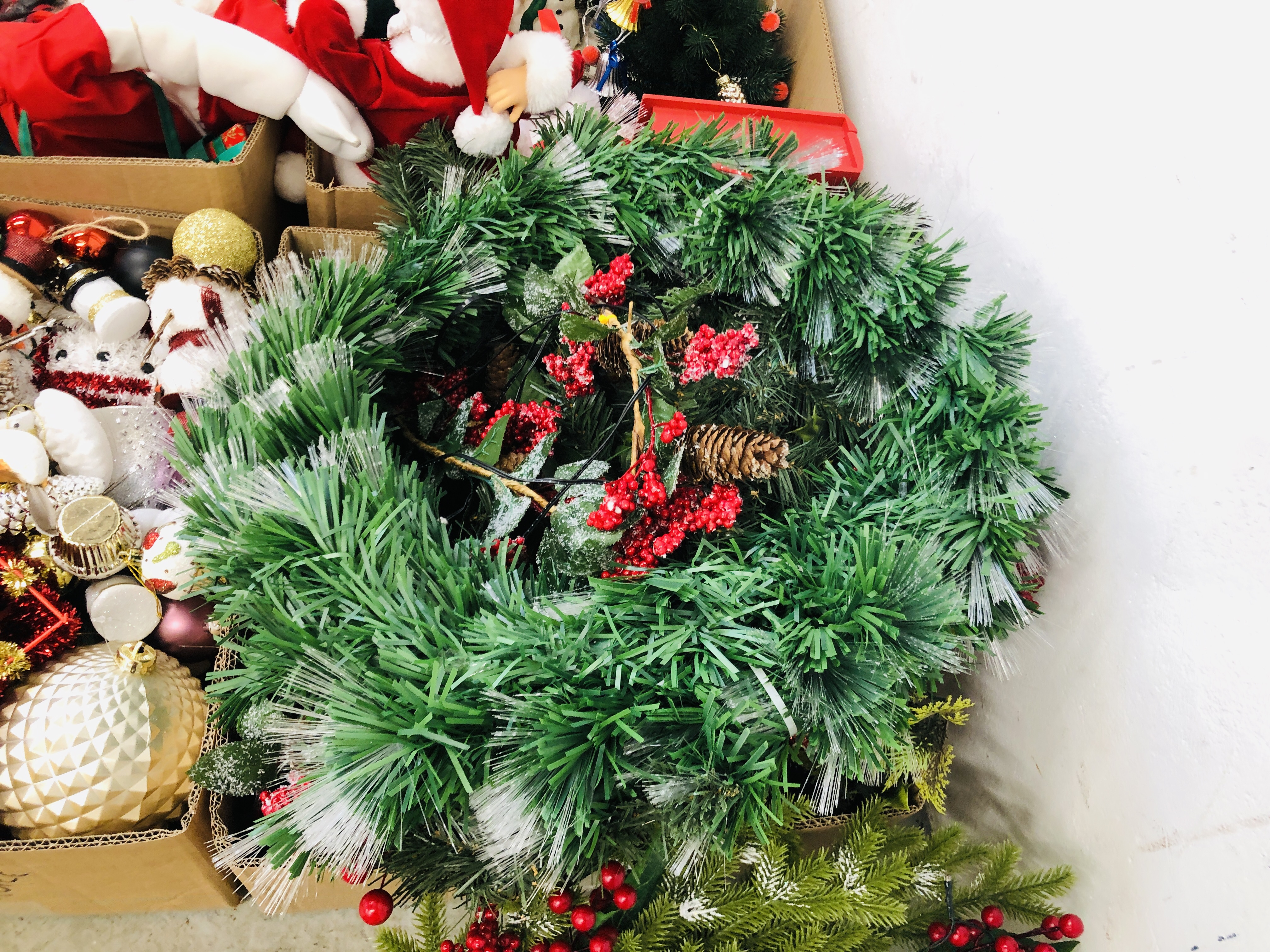 SIX BOXES CHRISTMAS DECORATIONS TO INCLUDE ARTIFICIAL WREATHS, FATHER CHRISTMAS, SNOW MEN, - Image 8 of 8