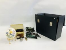 BOX OF VINTAGE TRAINS TO INCLUDE CLOCKWORK,