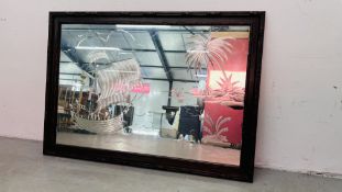 AN UNUSUAL ETCHED GLASS WALL MIRROR WITH SAILING BOAT AND DESERT ISLAND DESIGN IN BAMBOO EFFECT
