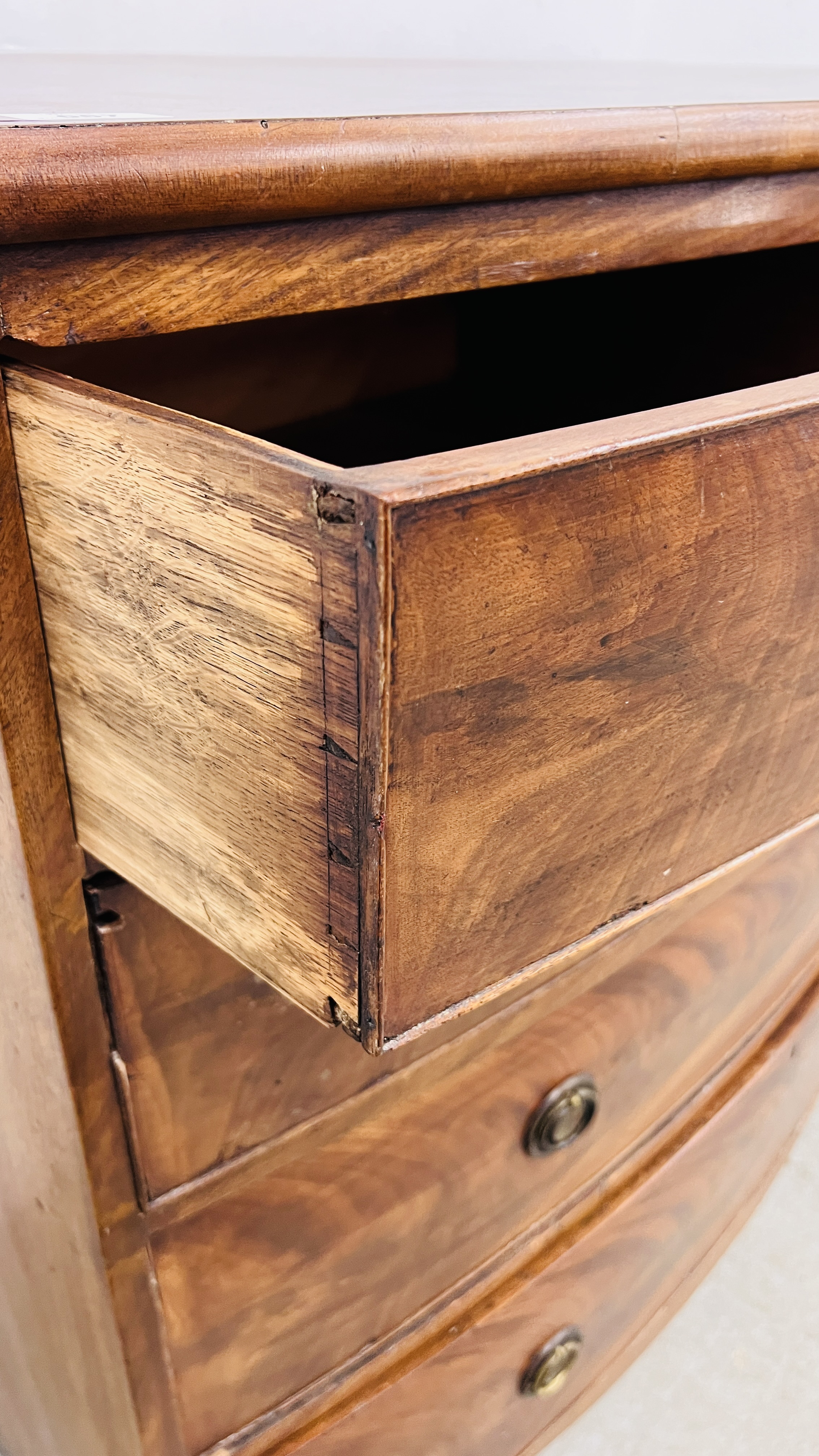 A MAHOGANY BOW FRONTED TWO OVER THREE CHEST OF DRAWERS, W 106CM, D 54CM, H 104CM. - Image 9 of 10