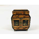 A VINTAGE ORIENTAL MARQUETRY LACQUERED JEWELLERY CHEST HEIGHT 29.