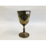 AN IMPRESSIVE SILVER TROPHY CUP DECORATED WITH FLOWERS ON A CIRCULAR SPREADING BASE,