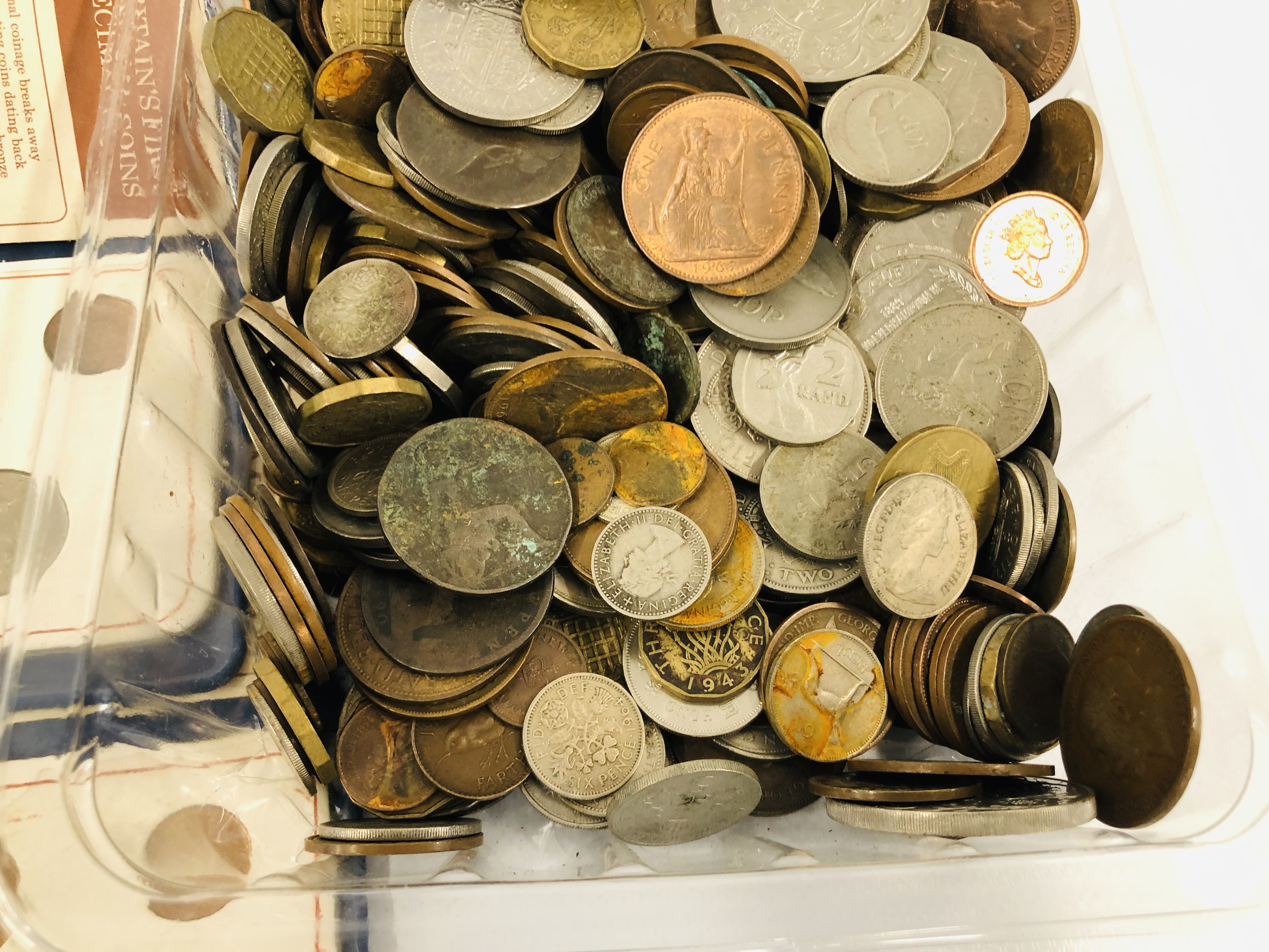 A TUB OF MIXED GB AND COMMONWEALTH COINS. - Image 3 of 4