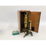 AN ANTIQUE BRASS MICROSCOPE BEARING MAKER NAME "BAKER" 244 HIGH HOLBORN LONDON IN ORIGINAL FITTED