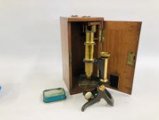 AN ANTIQUE BRASS MICROSCOPE BEARING MAKER NAME "BAKER" 244 HIGH HOLBORN LONDON IN ORIGINAL FITTED