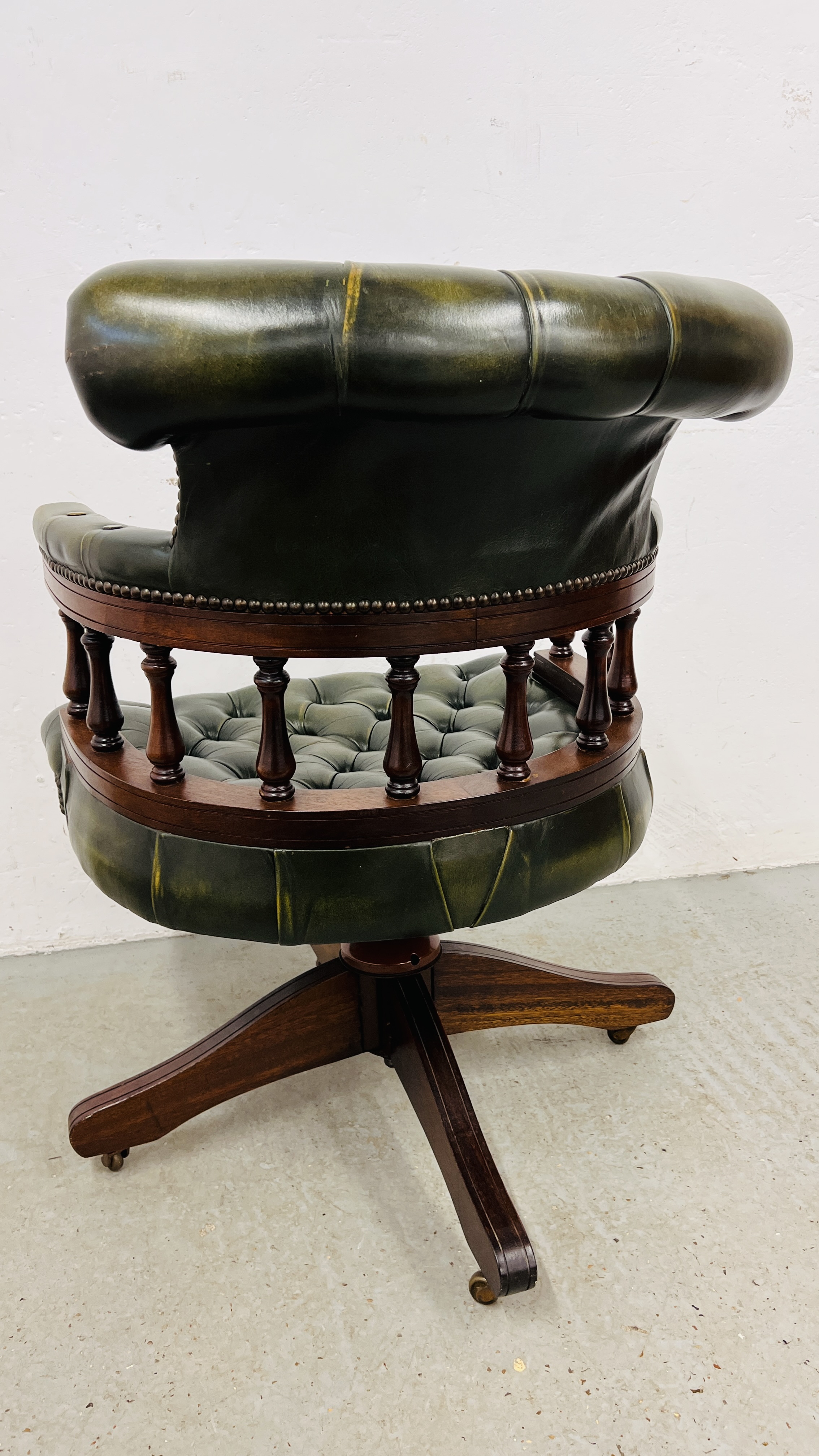 BOTTLE GREEN LEATHER BUTTON BACK REVOLVING OFFICE CHAIR. - Image 14 of 16