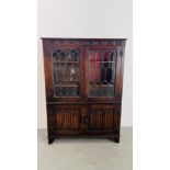 A REPRODUCTION TWO DOOR BOOKCASE WITH LEADED PANEL DOORS, CABINET BELOW,