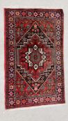 A SMALL MODERN PERSIAN RUG 122CM. X 75CM.