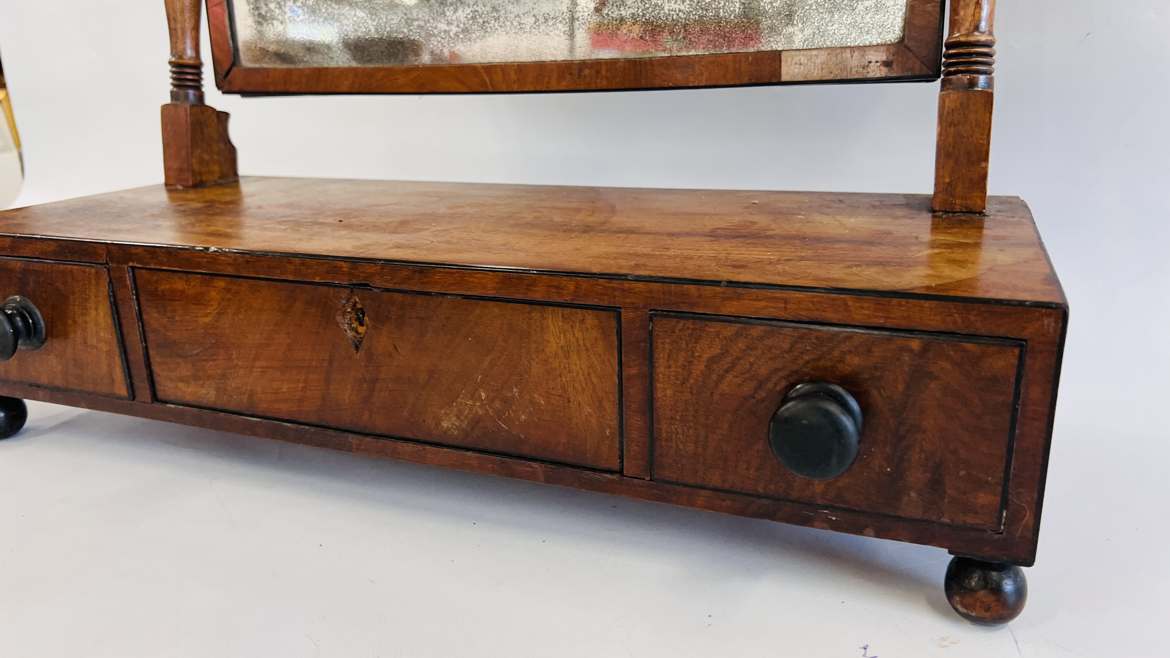 ANTIQUE MAHOGANY TOILET MIRROR WITH THREE DRAWERS. - Image 13 of 13