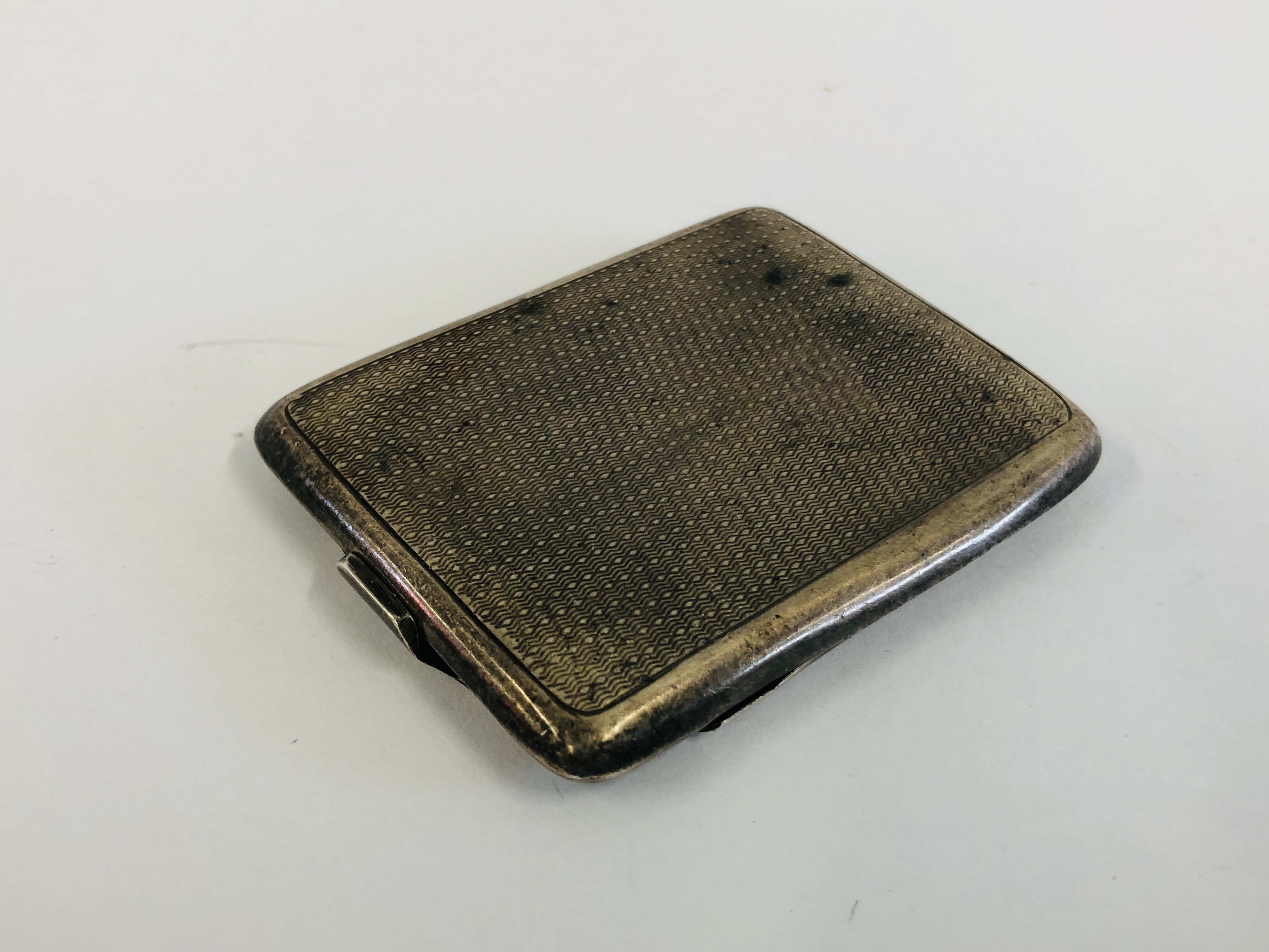 A SILVER STAMP HOLDER, CHESTER 1900 ALONG WITH A SILVER STAMP CASE, BIRMINGHAM 1924. - Image 5 of 8