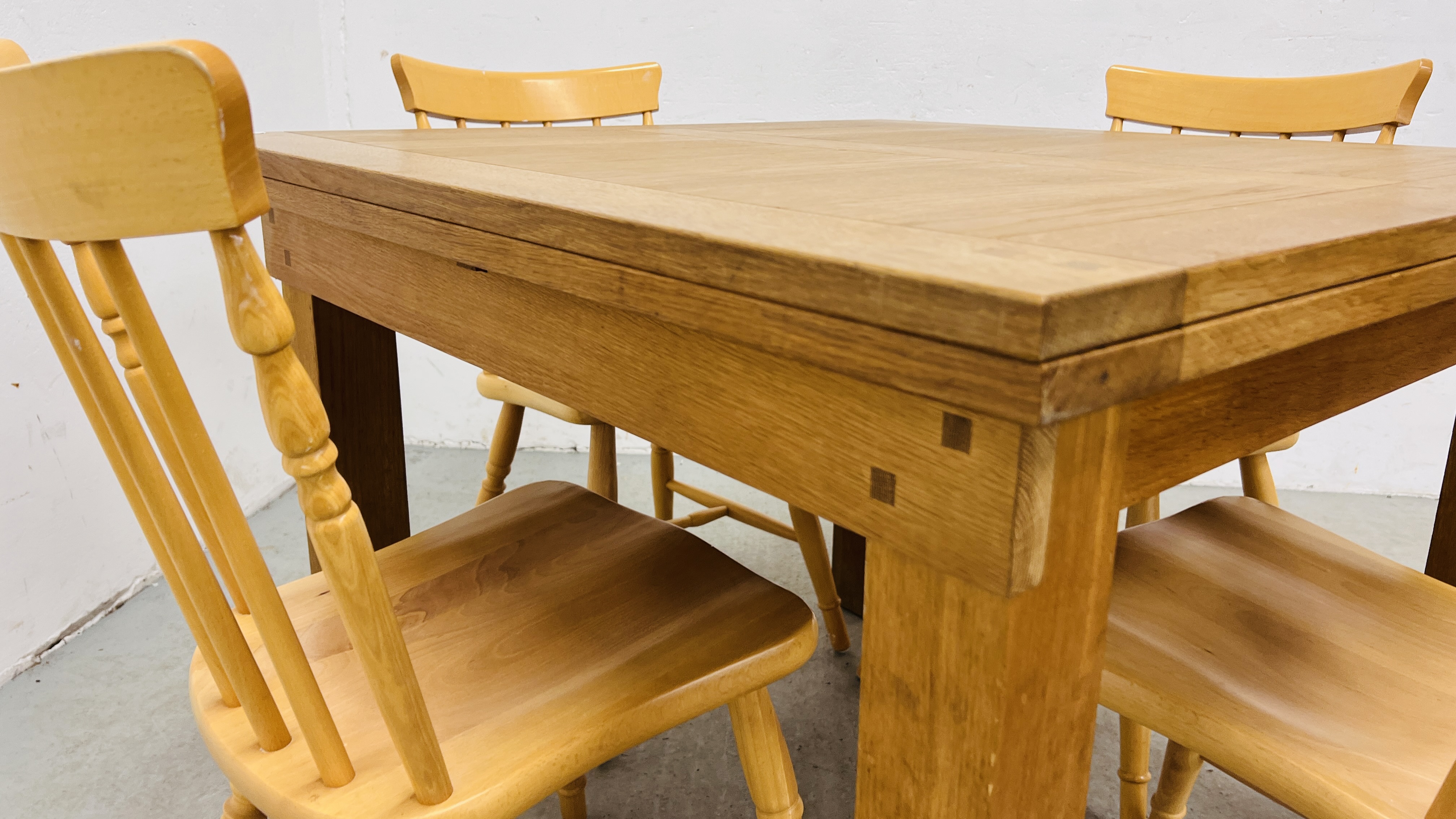 A SOLID OAK EXTENDING DINING TABLE ALONG WITH A SET OF FOUR BEECH WOOD DINING CHAIRS - Image 6 of 14