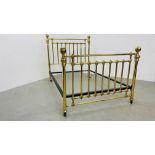 AN ORIGINAL VINTAGE BRASS BEDSTEAD, W 141CM.