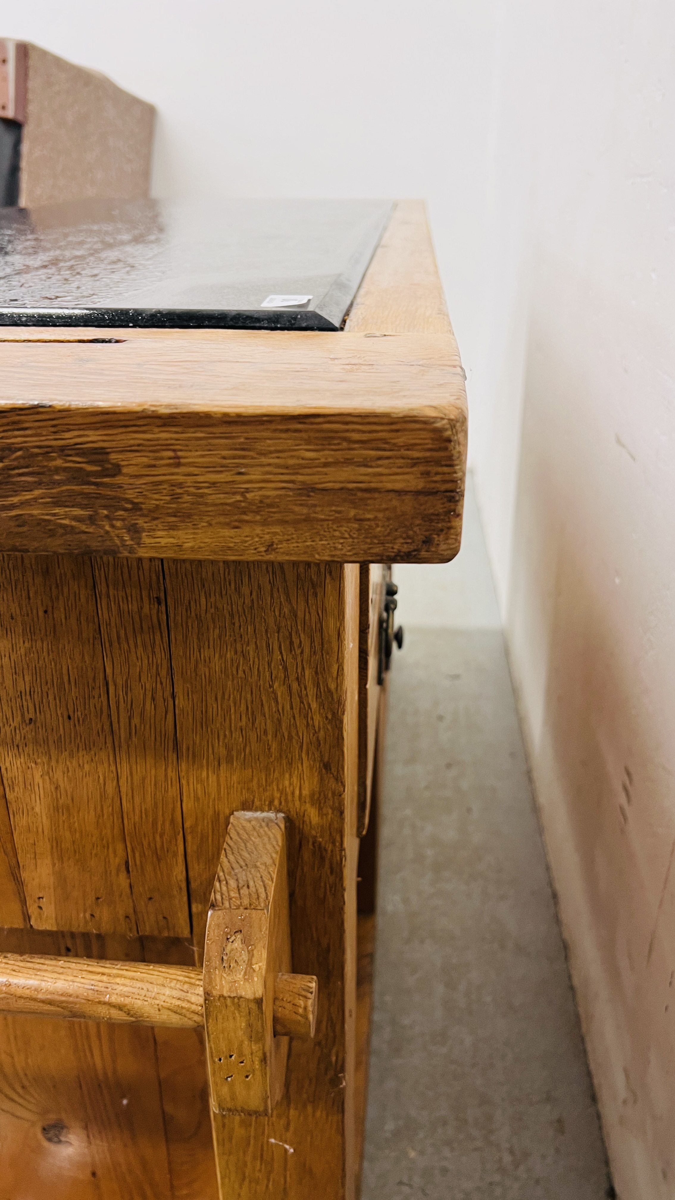 A SOLID OAK MARBLE TOPPED KITCHEN ISLAND WITH TWO SLIDE THROUGH DRAWERS AND SINGLE CENTRAL DOOR, - Image 17 of 21