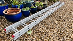 CLIMA 14 TREAD ALUMINIUM DOUBLE EXTENSION LADDER