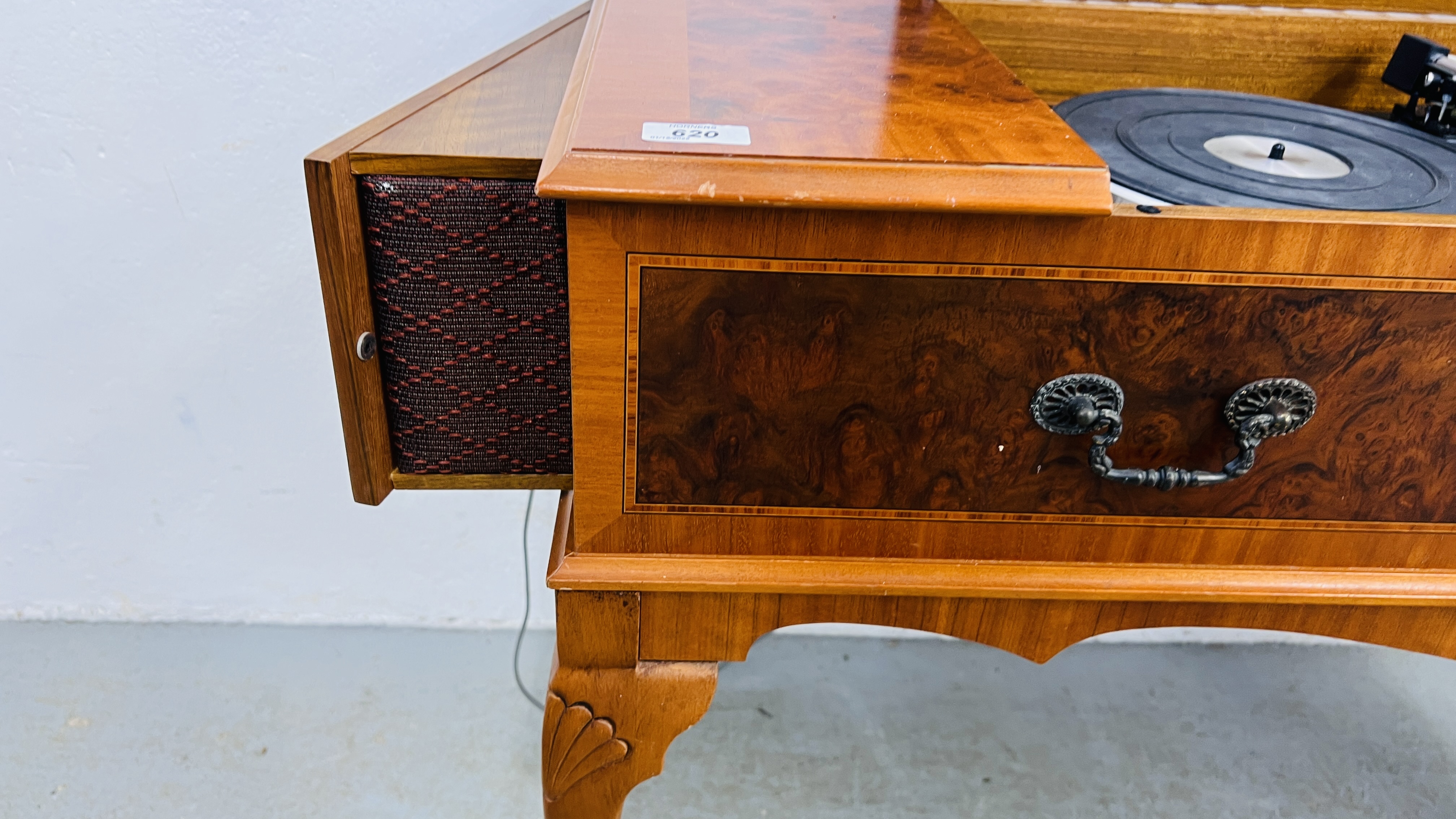 DYNATRON RADIOGRAM FITTED WITH GARRARD SP 25 MKIV RECORD DECK WITH ORIGINAL INSTRUCTIONS - - Image 5 of 9