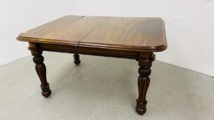 A VICTORIAN MAHOGANY EXTENDING DINING TABLE TWO EXTENSIONS LEAVES,