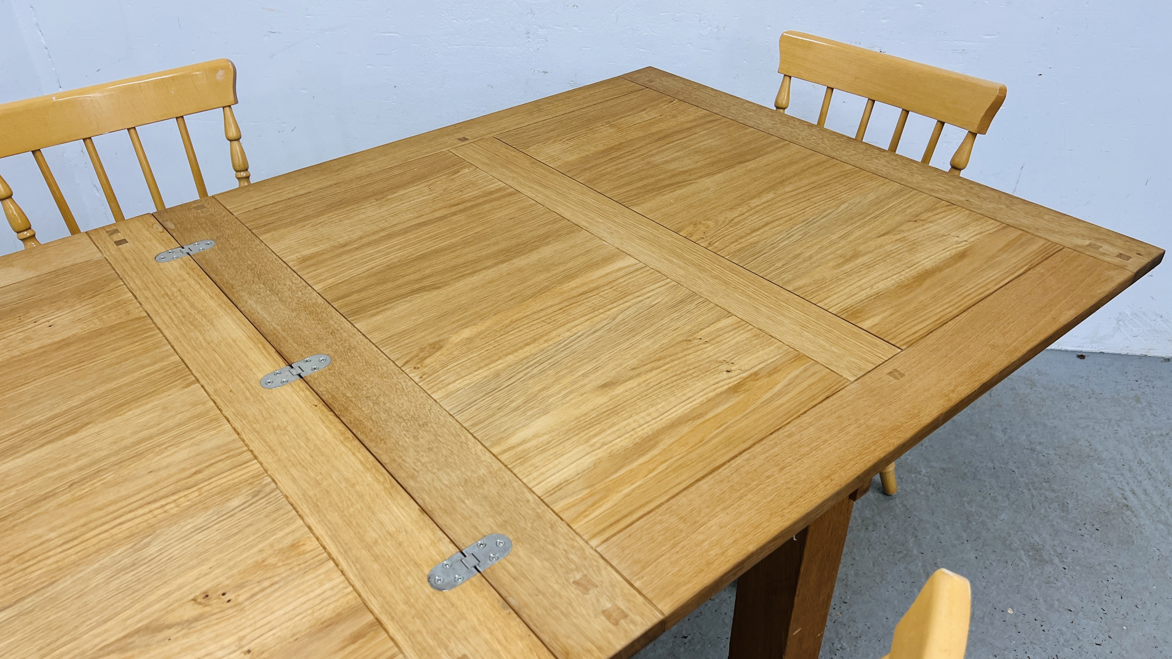 A SOLID OAK EXTENDING DINING TABLE ALONG WITH A SET OF FOUR BEECH WOOD DINING CHAIRS - Image 13 of 14