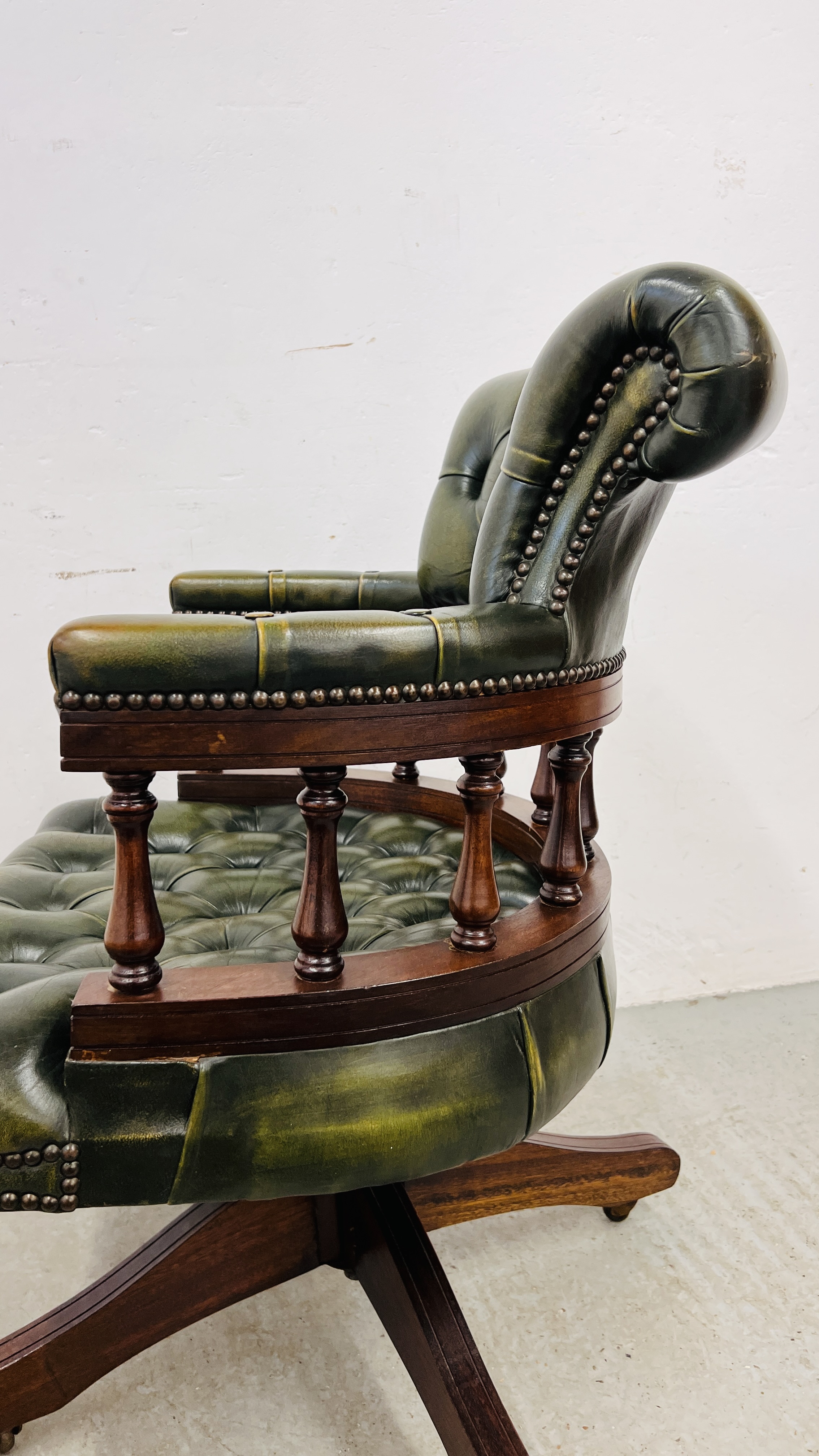 BOTTLE GREEN LEATHER BUTTON BACK REVOLVING OFFICE CHAIR. - Image 13 of 16