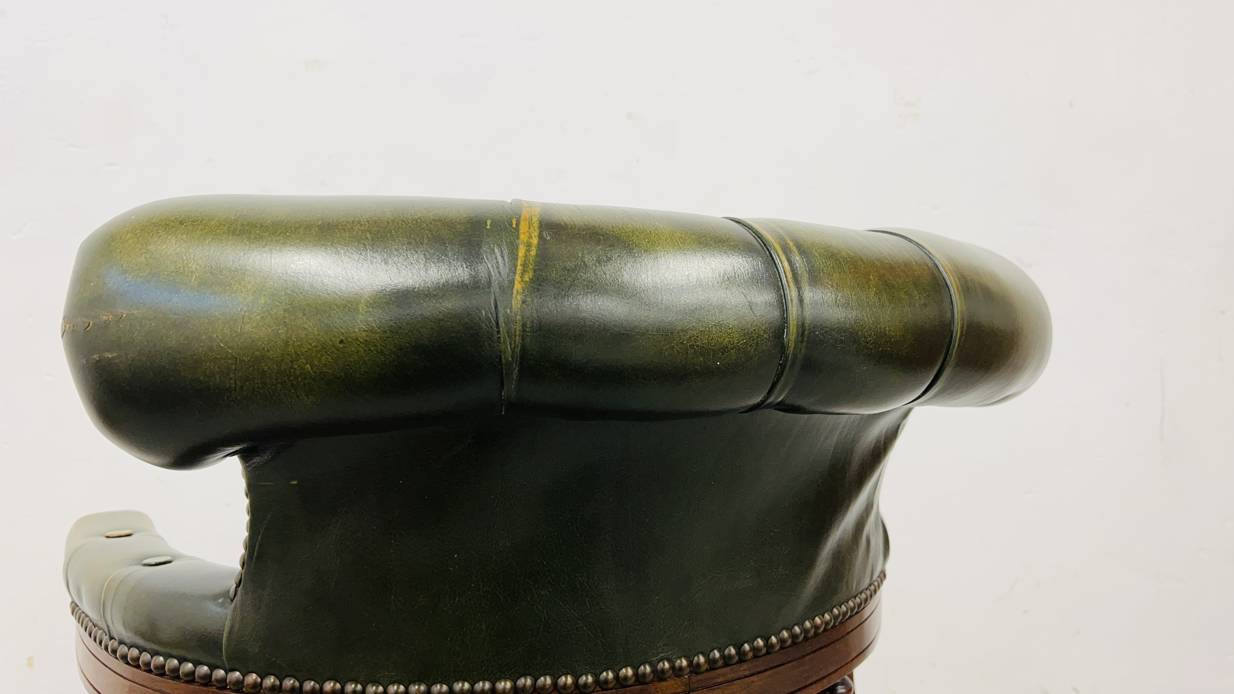 BOTTLE GREEN LEATHER BUTTON BACK REVOLVING OFFICE CHAIR. - Image 16 of 16