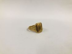 9CT GOLD GENTS SIGNET RING.