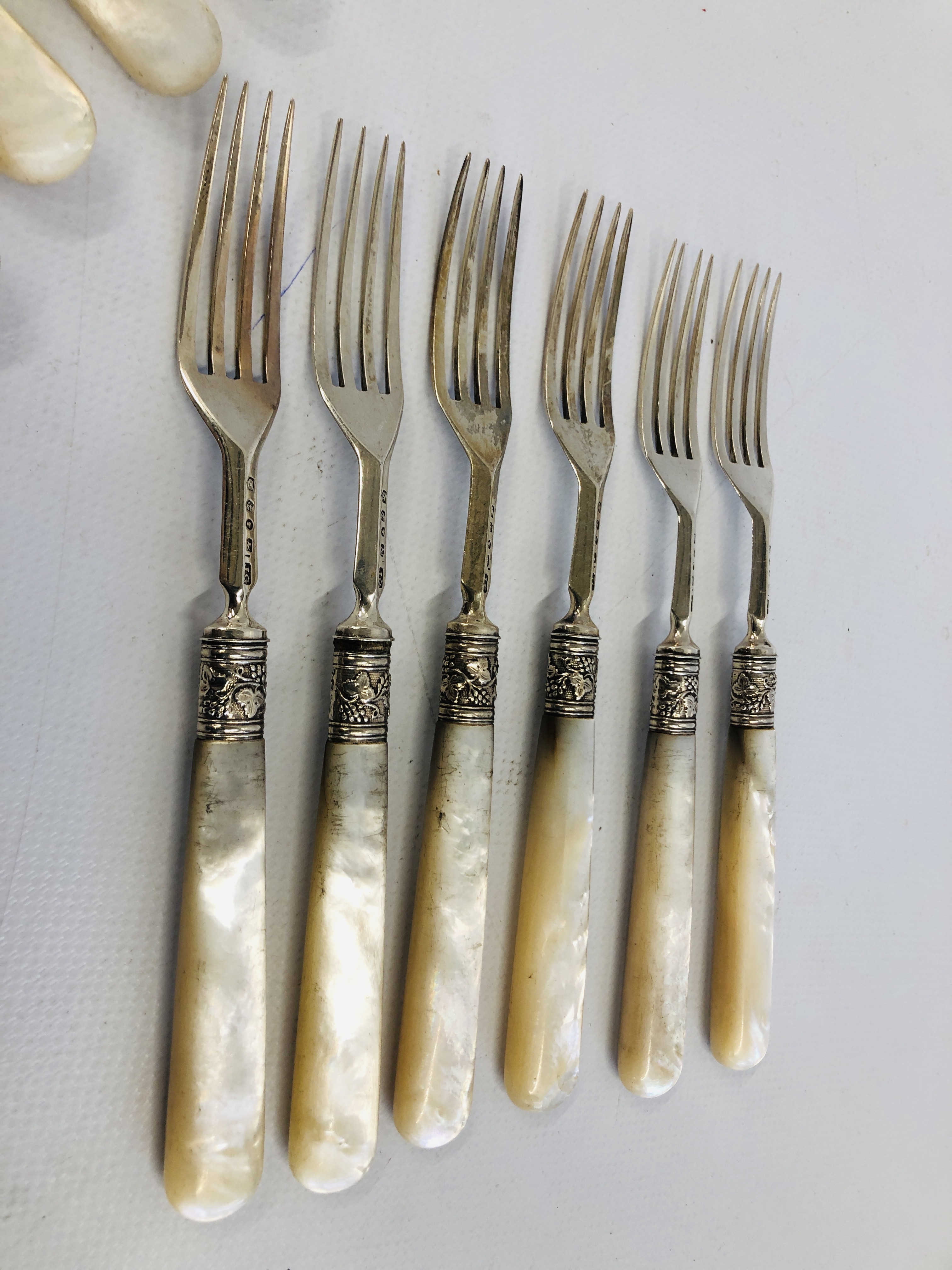 A SET OF SIX SILVER TEA KNIVES AND SIX SILVER FORKS, MOTHER OF PEARL HANDLES, - Image 5 of 11