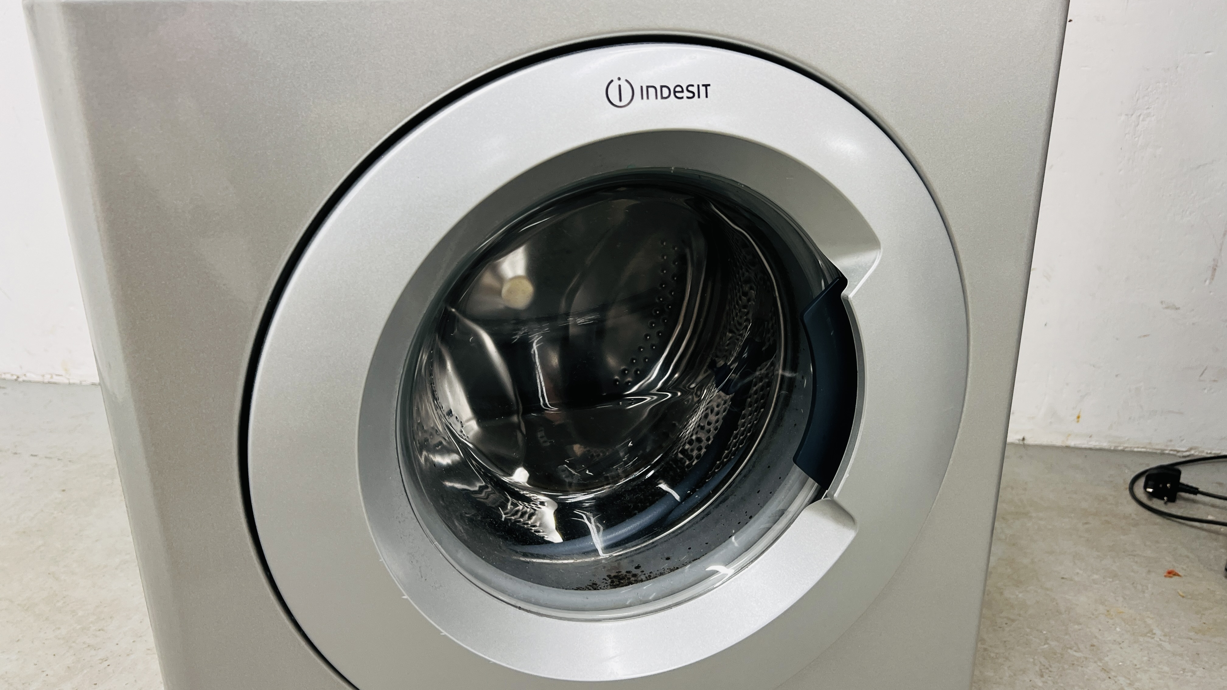 INDESIT INNEX WATER BALANCE PLUS WASHING MACHINE - SOLD AS SEEN - Image 4 of 7